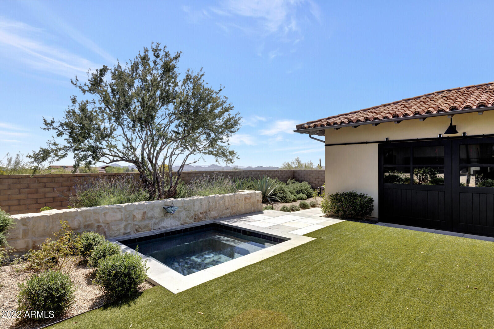 WHITE HORSE - Residential