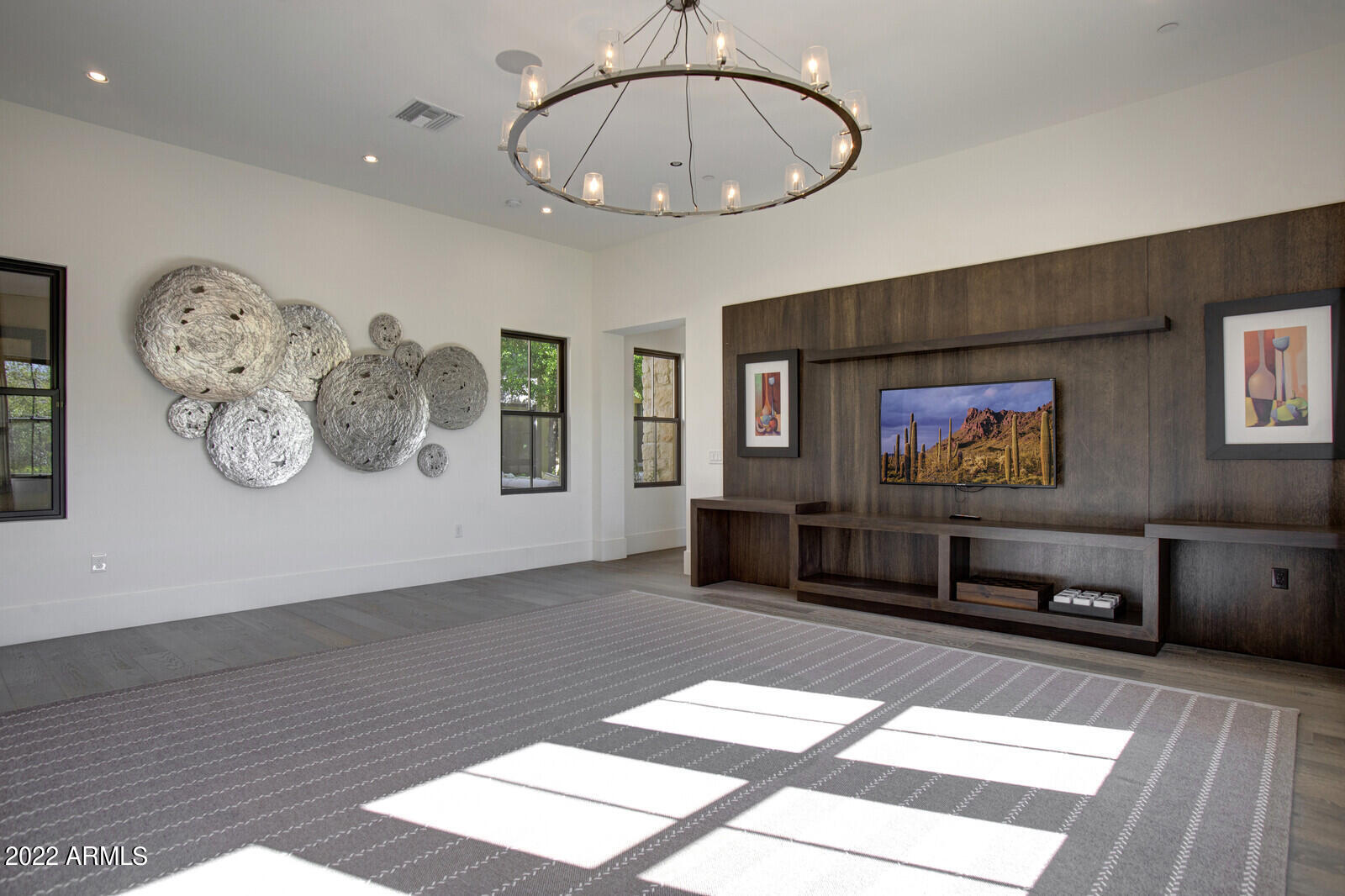 WHITE HORSE - Residential