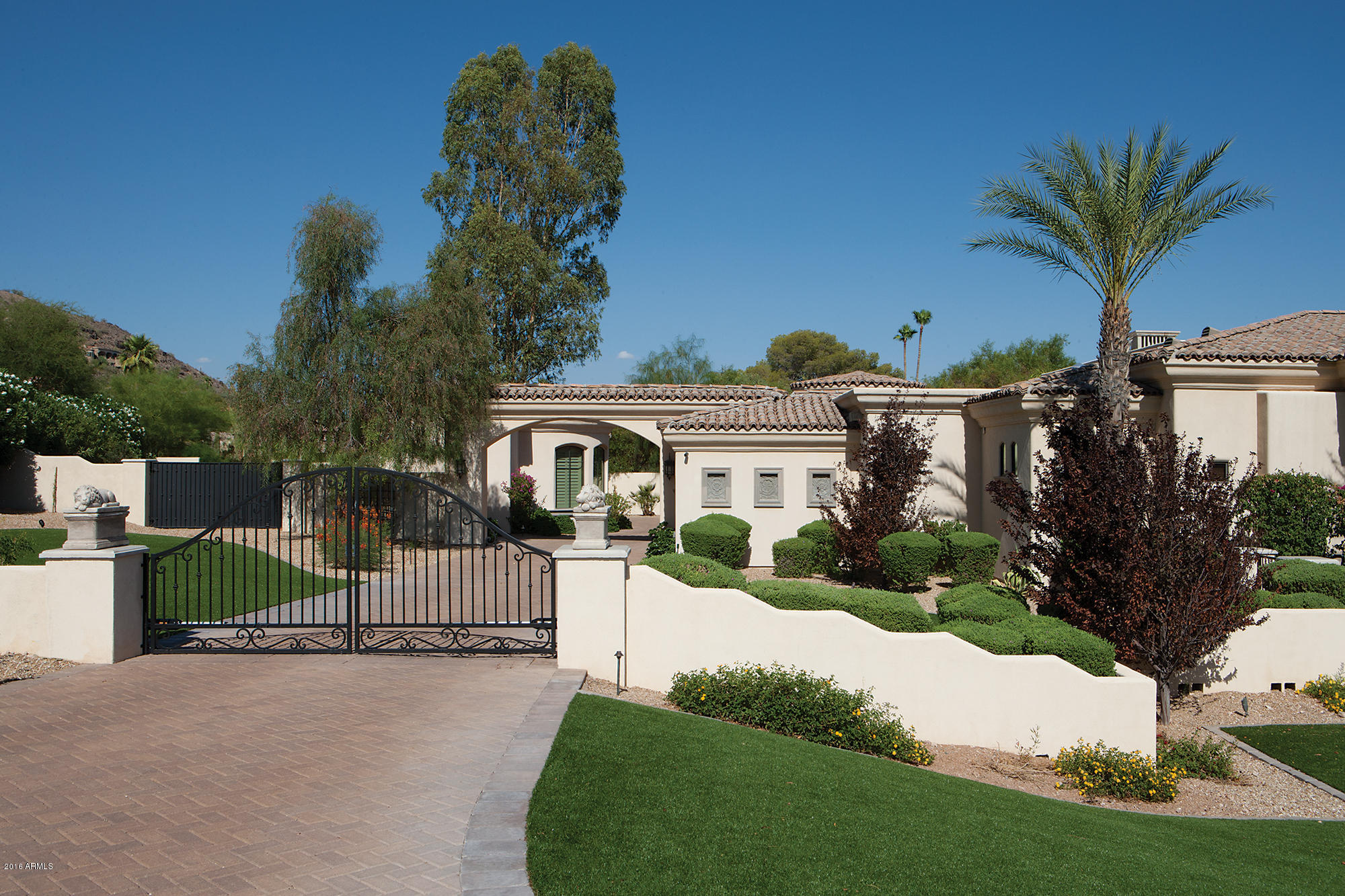 WHISPERING HILLS - Residential