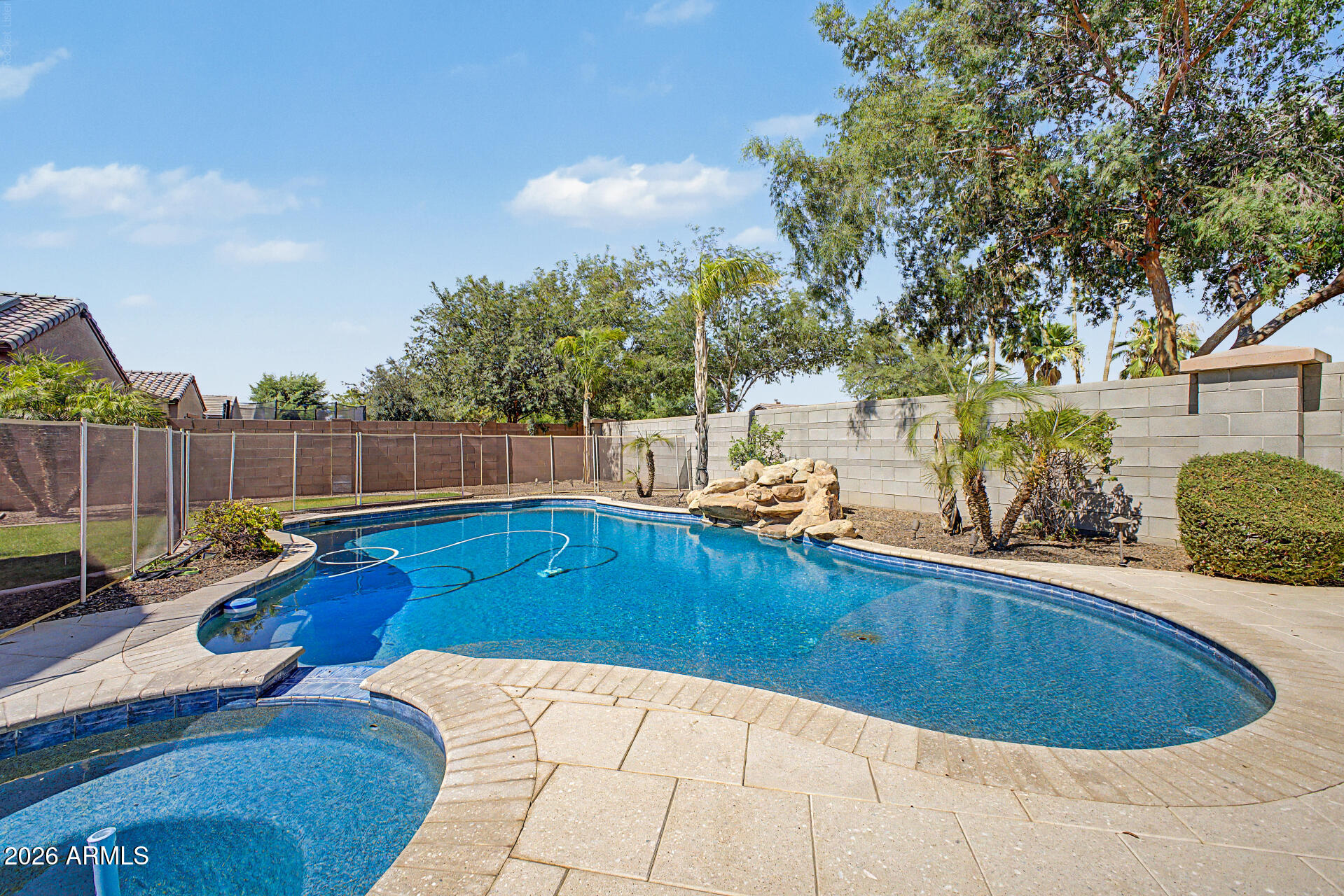 MAPLEWOOD COURT - Residential