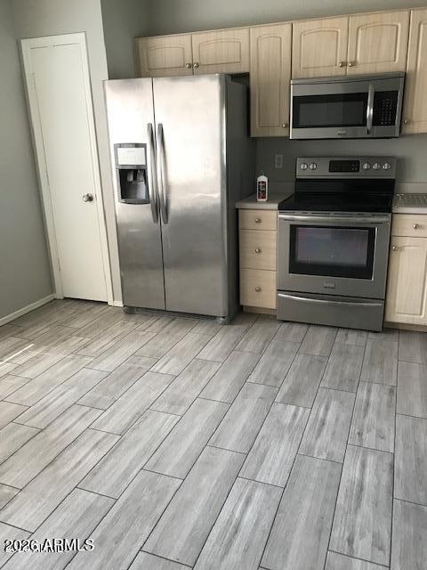 Cute 3 bedroom 2 bath.  Tile though out, stainless steel appliances.  No neighbors behind.