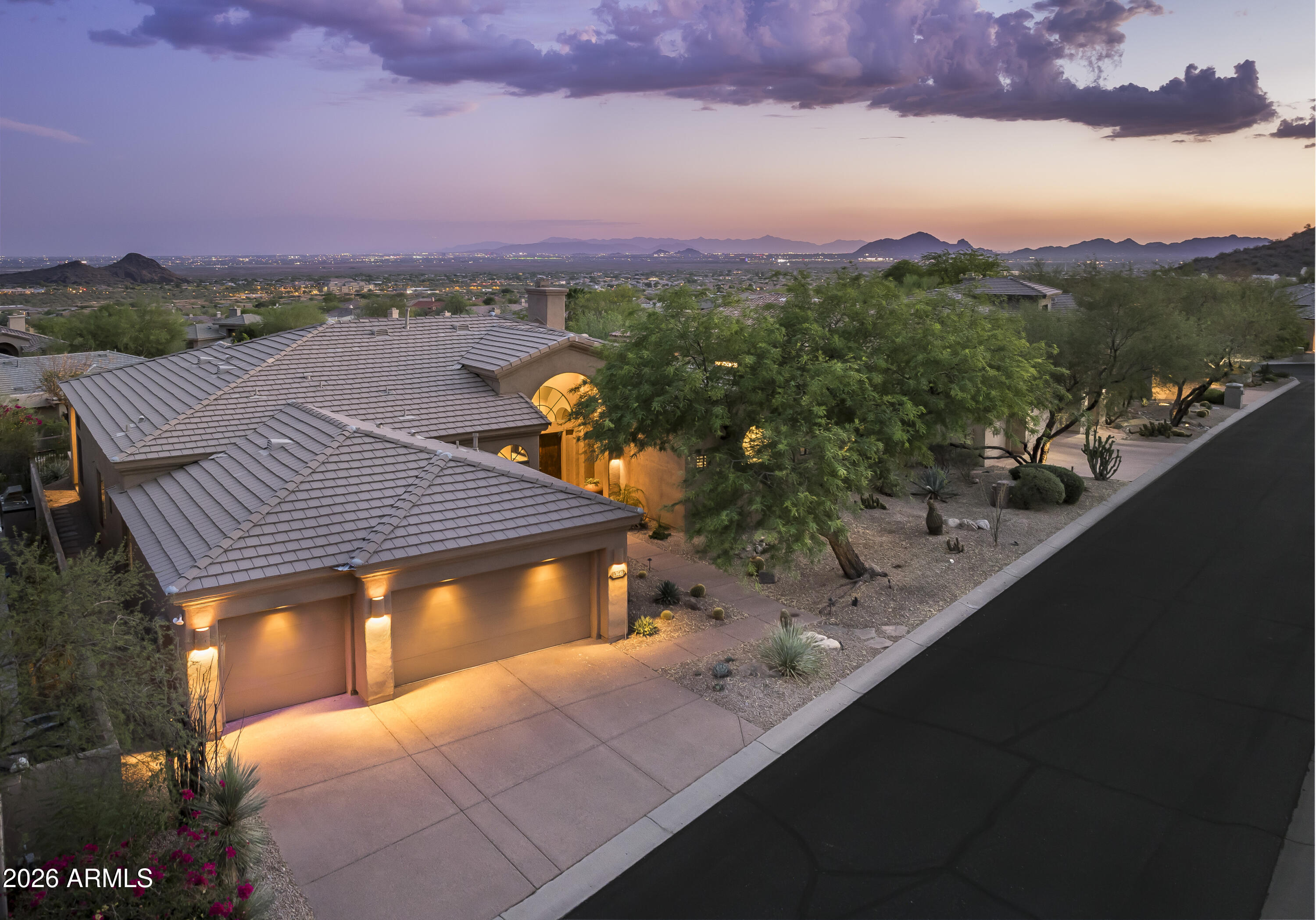 SCOTTSDALE MOUNTAIN - Residential
