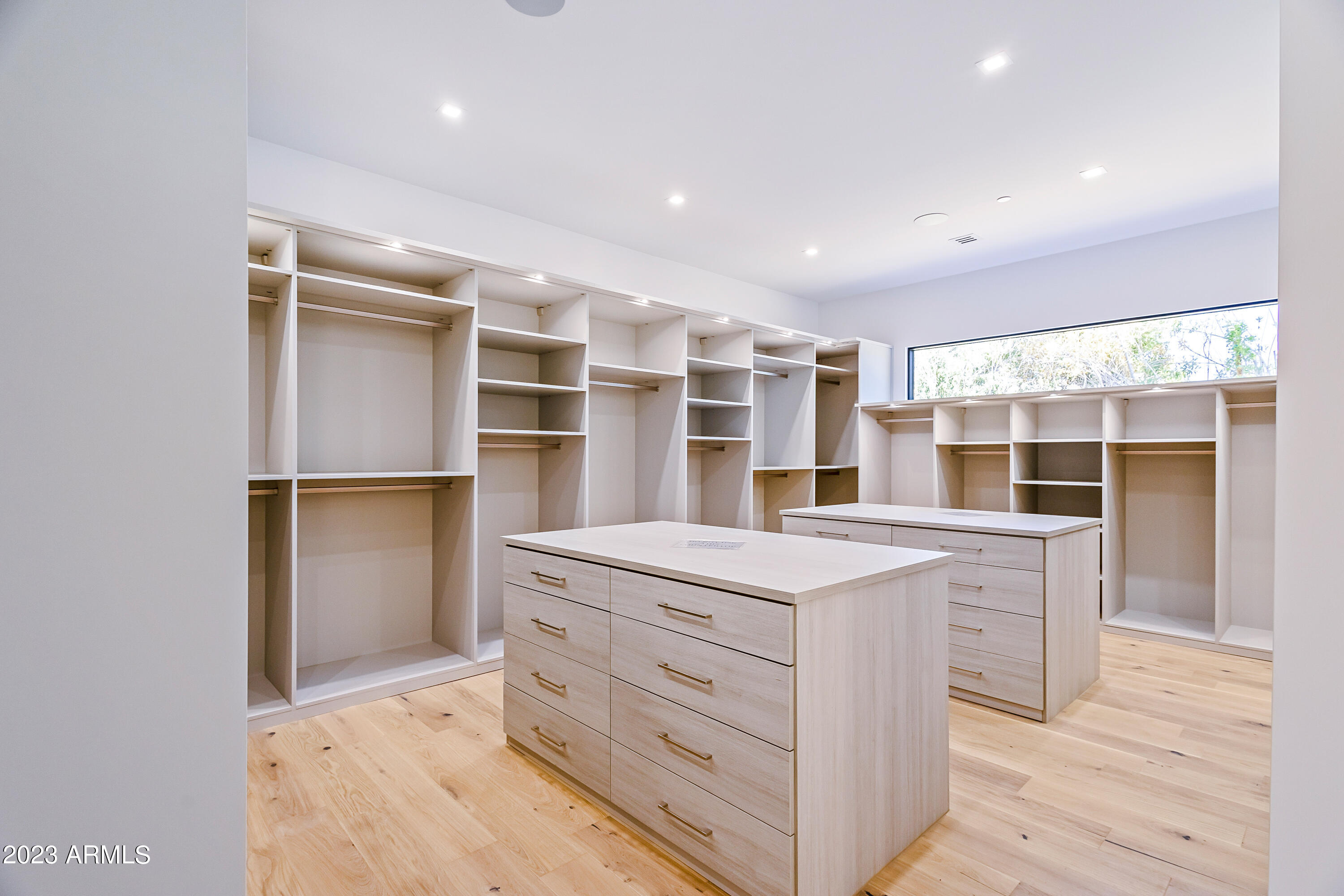 MCDONALD ESTATES - Residential