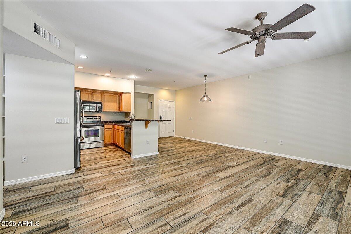 LA VERNE CONDOMINIUMS REPLAT - Residential