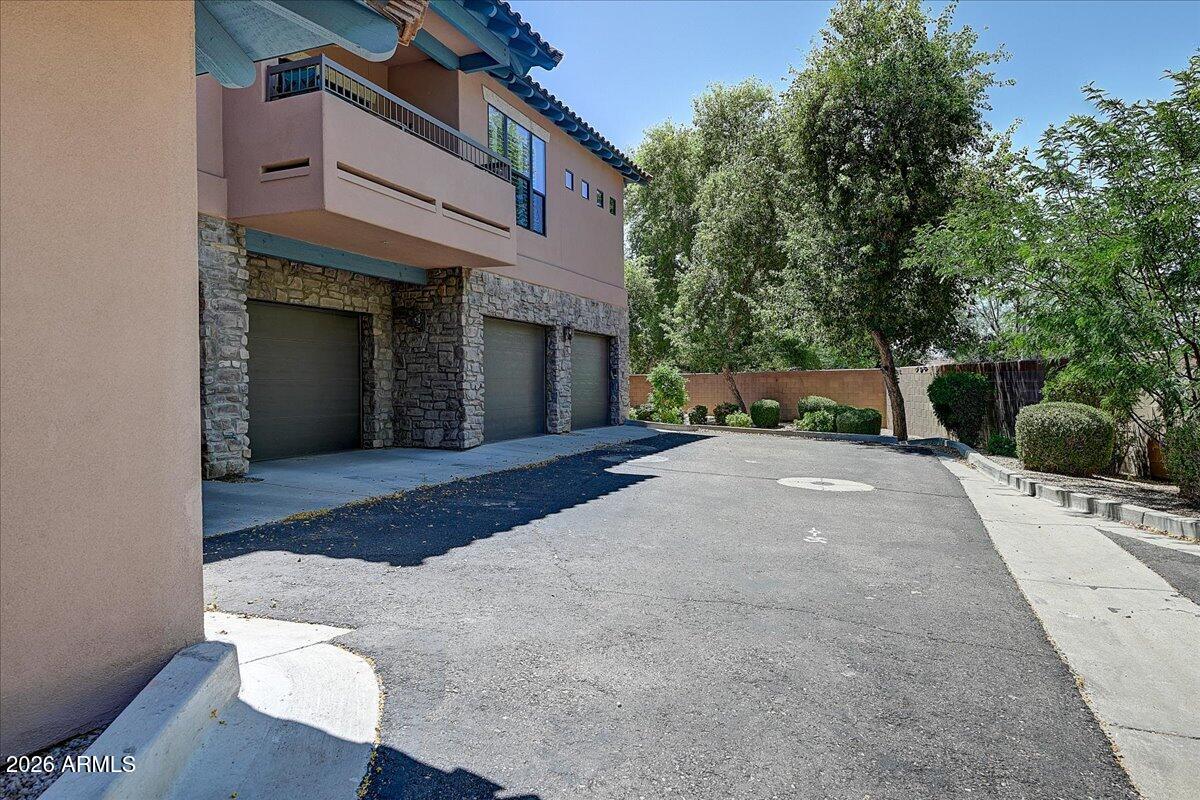 LA VERNE CONDOMINIUMS REPLAT - Residential