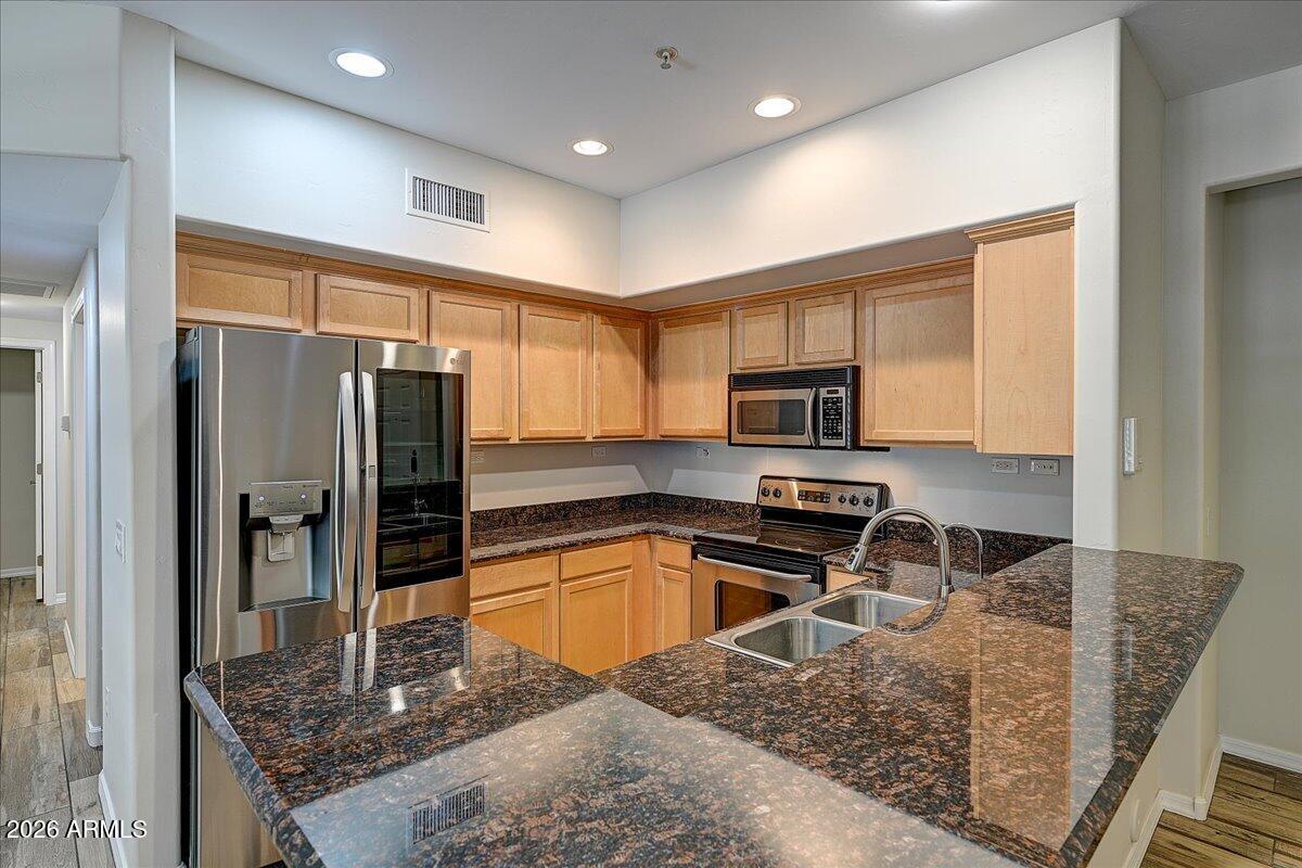 LA VERNE CONDOMINIUMS REPLAT - Residential
