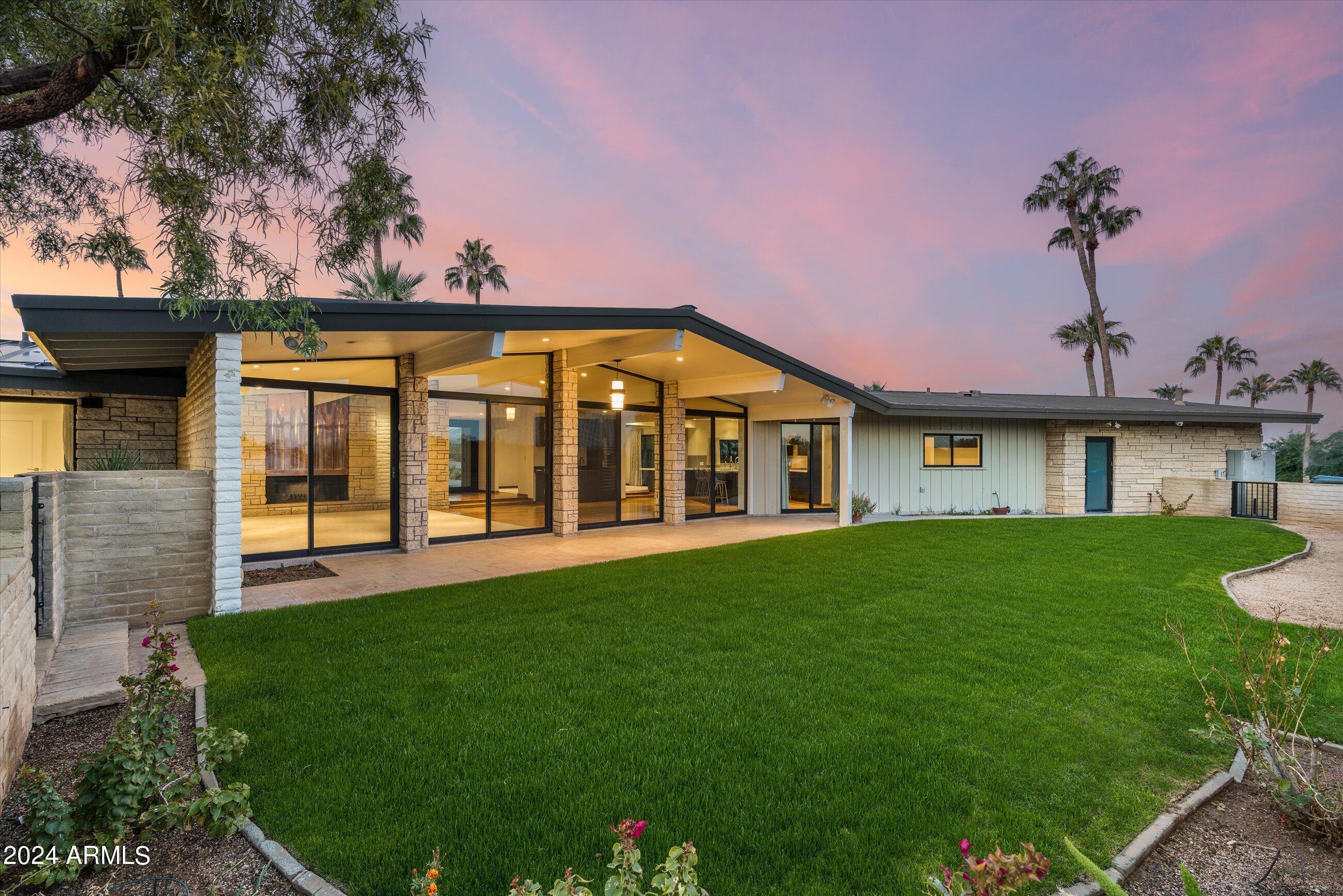 ROLLING HILLS - Residential