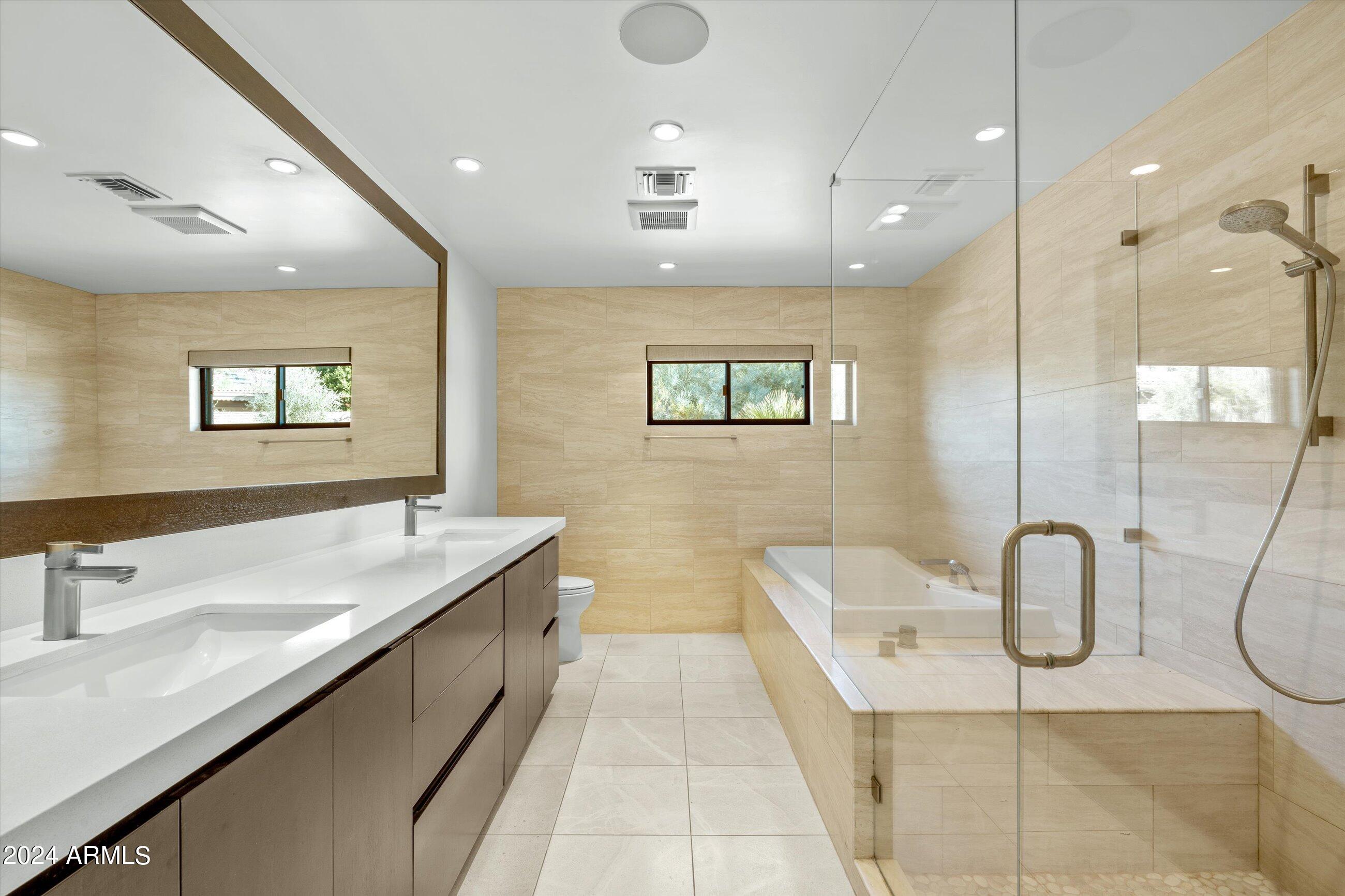 ROLLING HILLS - Residential