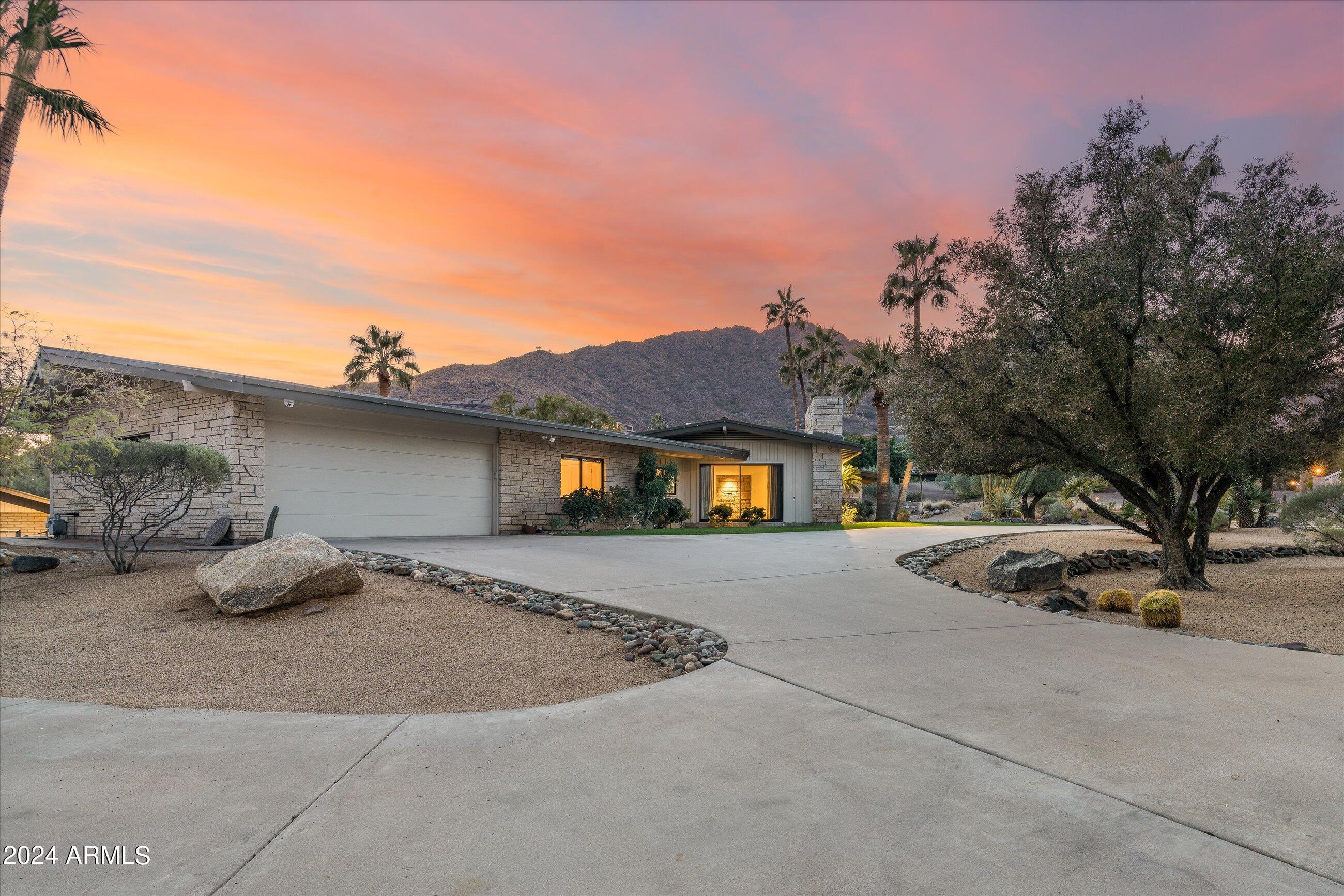ROLLING HILLS - Residential