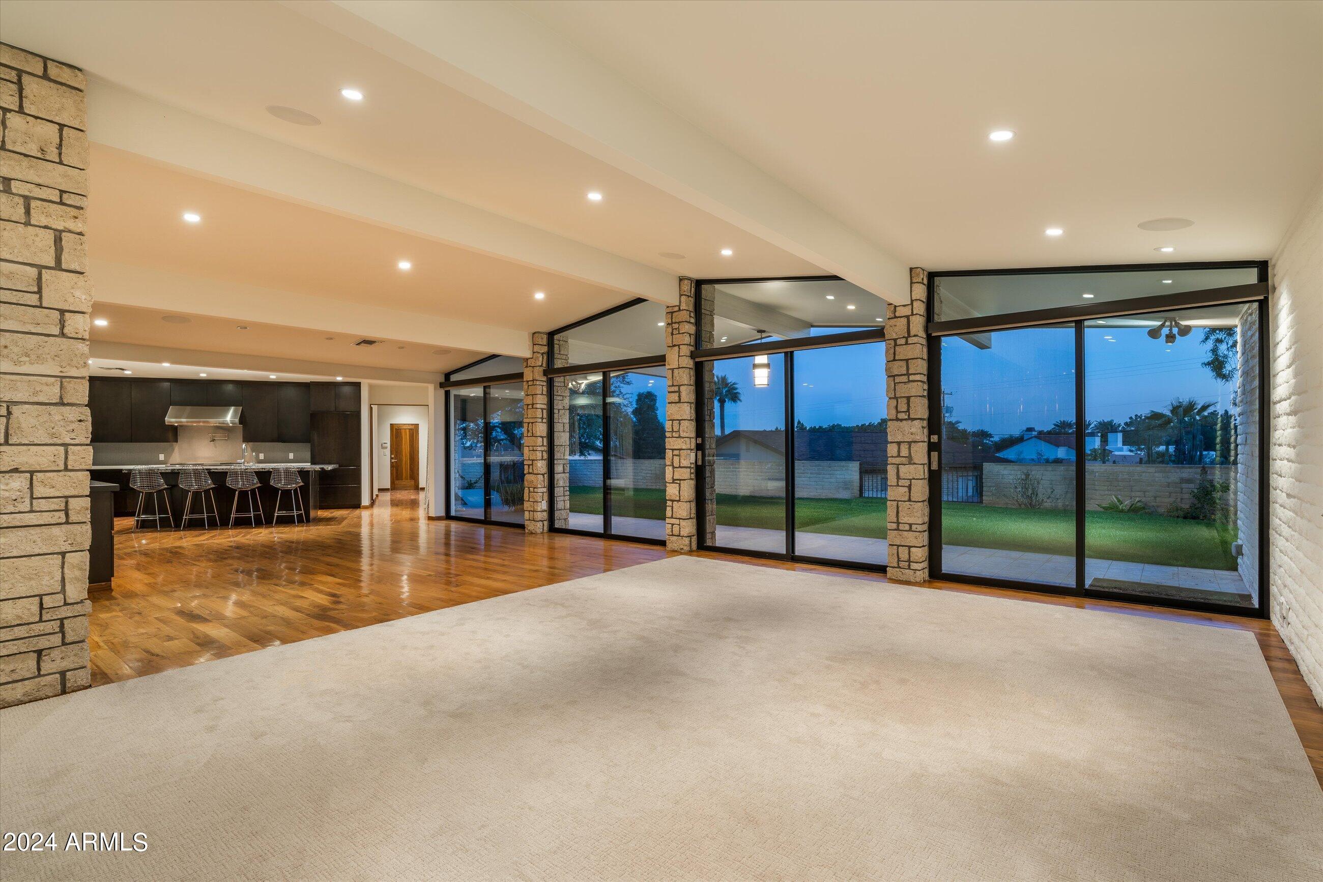 ROLLING HILLS - Residential