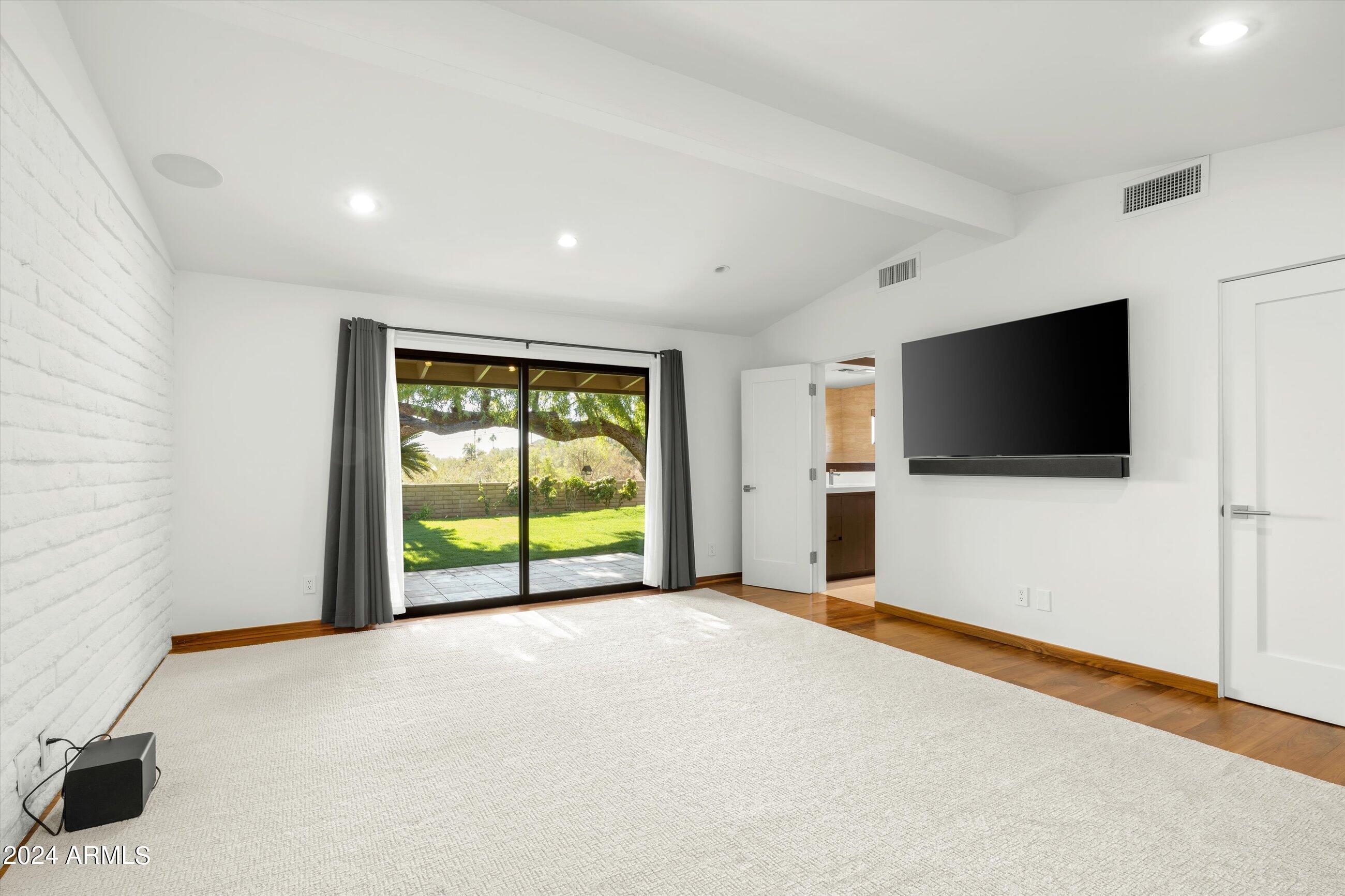 ROLLING HILLS - Residential