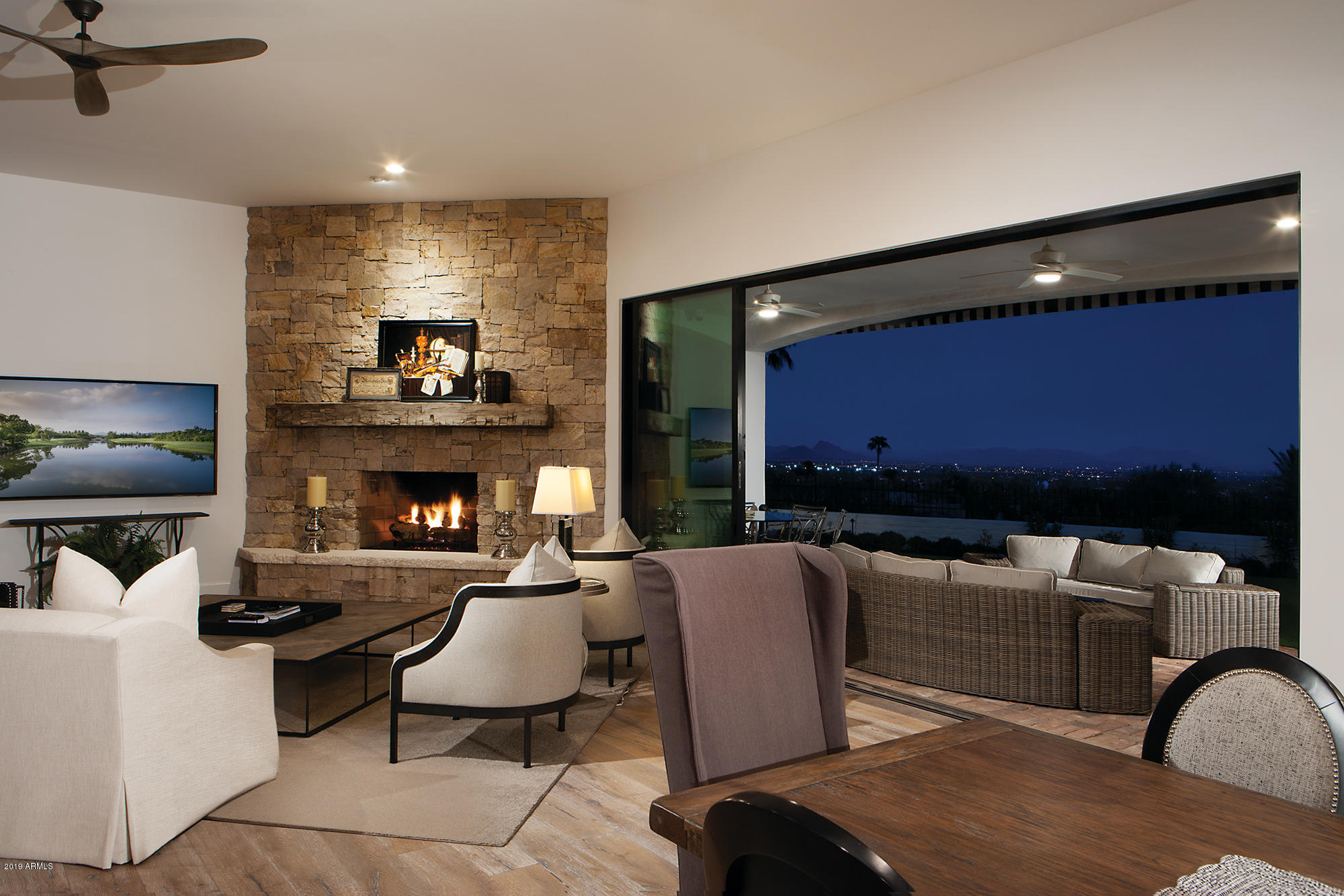 ROLLING HILLS - Residential