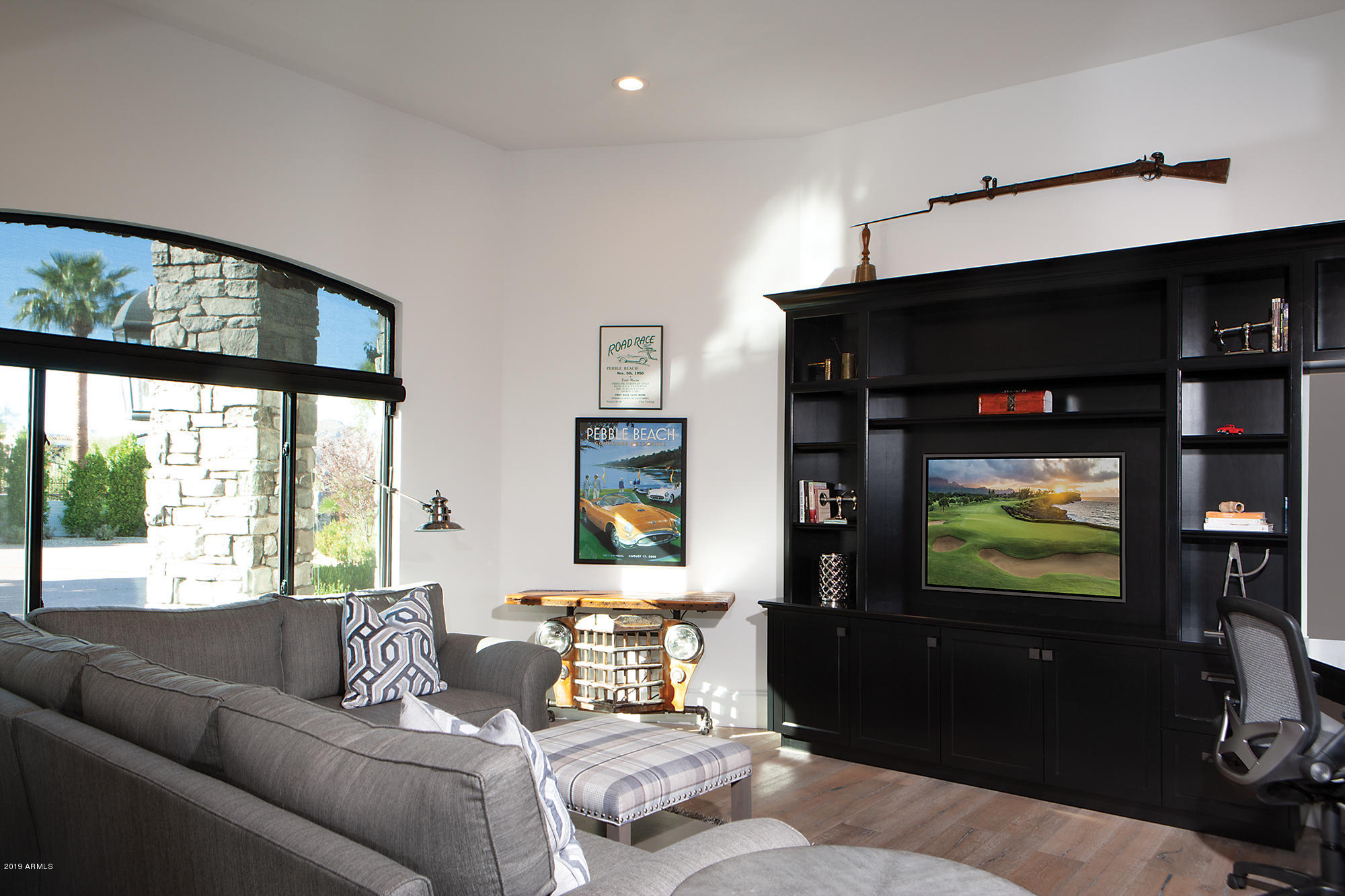 ROLLING HILLS - Residential
