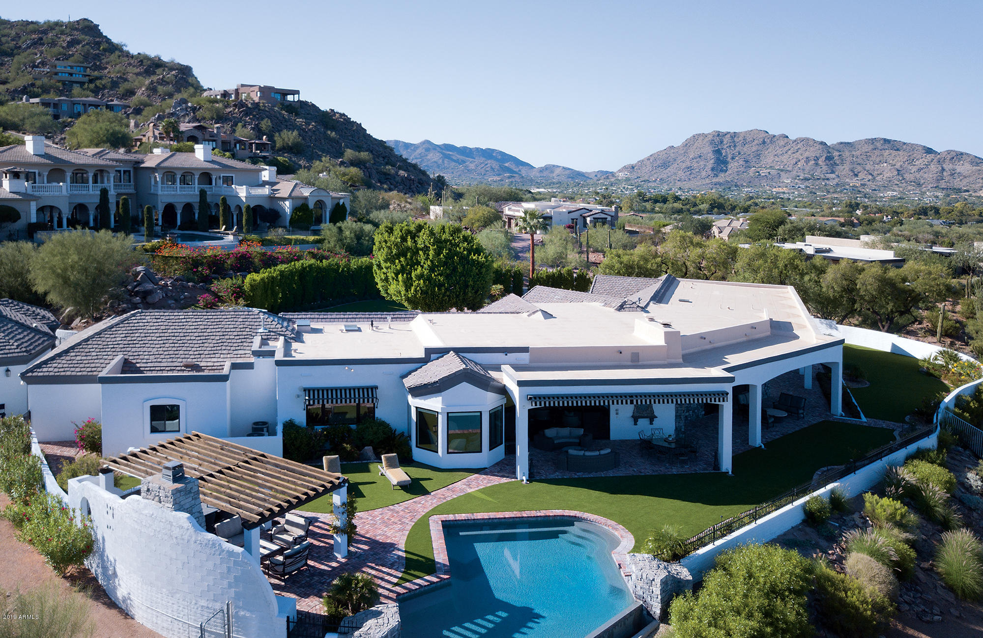 ROLLING HILLS - Residential