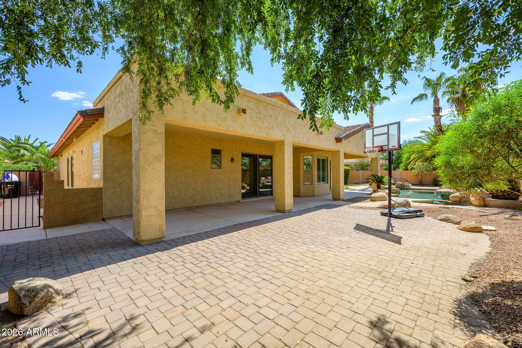 ALMA SCHOOL PLACE - Residential