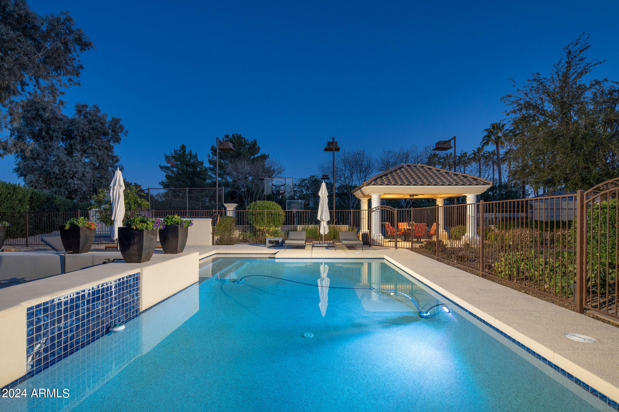 CAMELBACK COUNTRY ESTATES - Residential