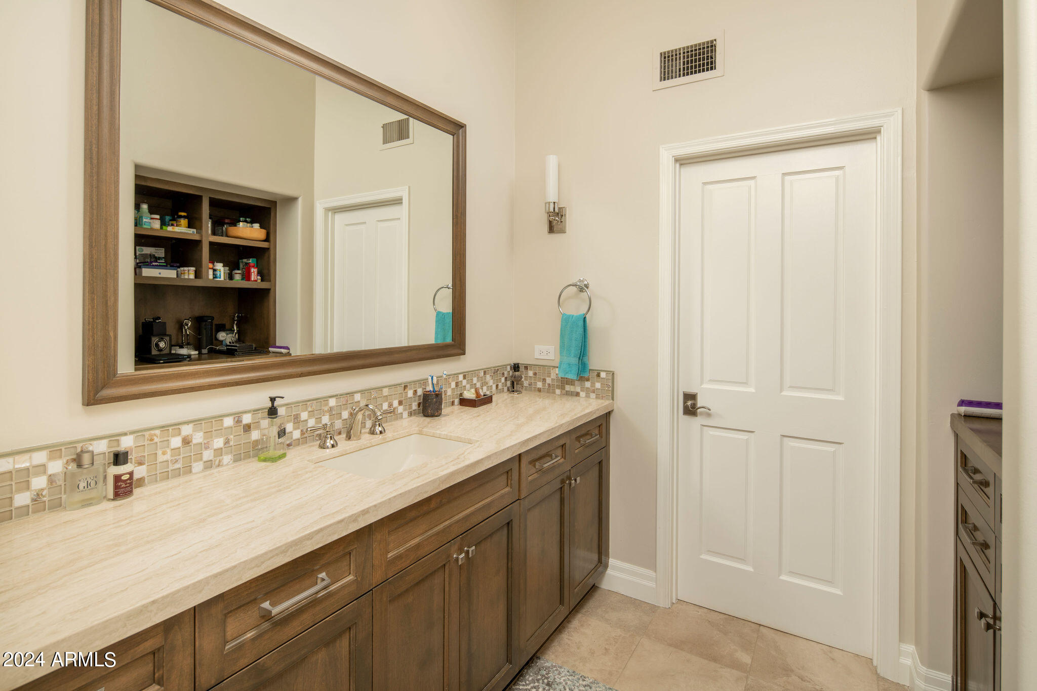 CAMELBACK COUNTRY ESTATES - Residential