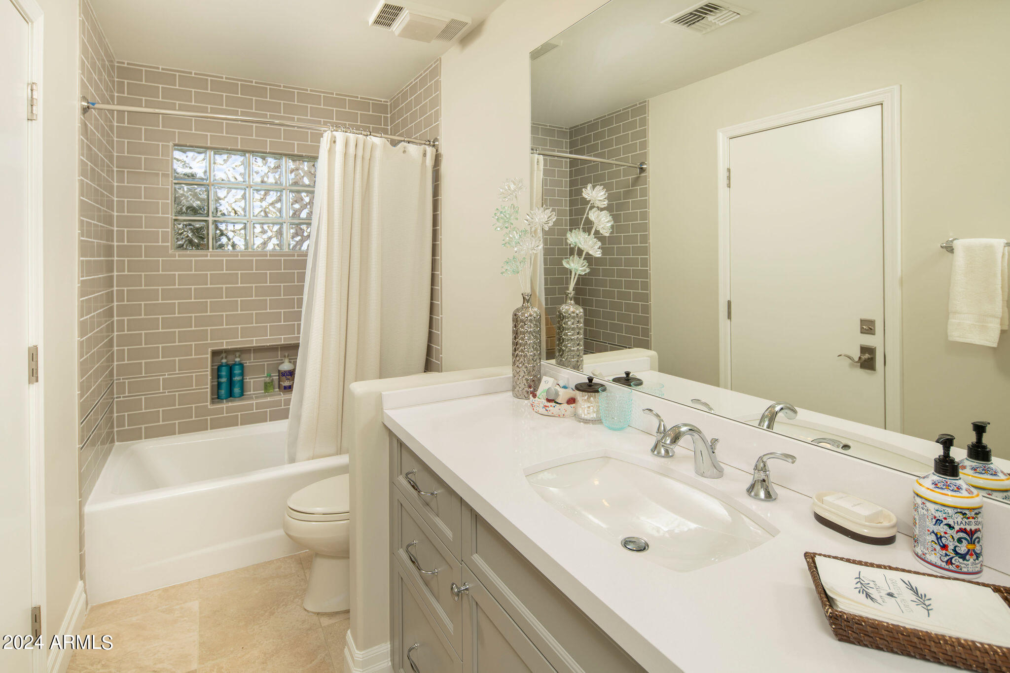 CAMELBACK COUNTRY ESTATES - Residential