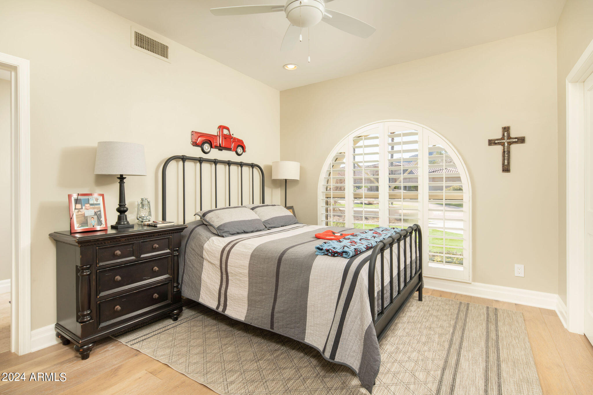 CAMELBACK COUNTRY ESTATES - Residential