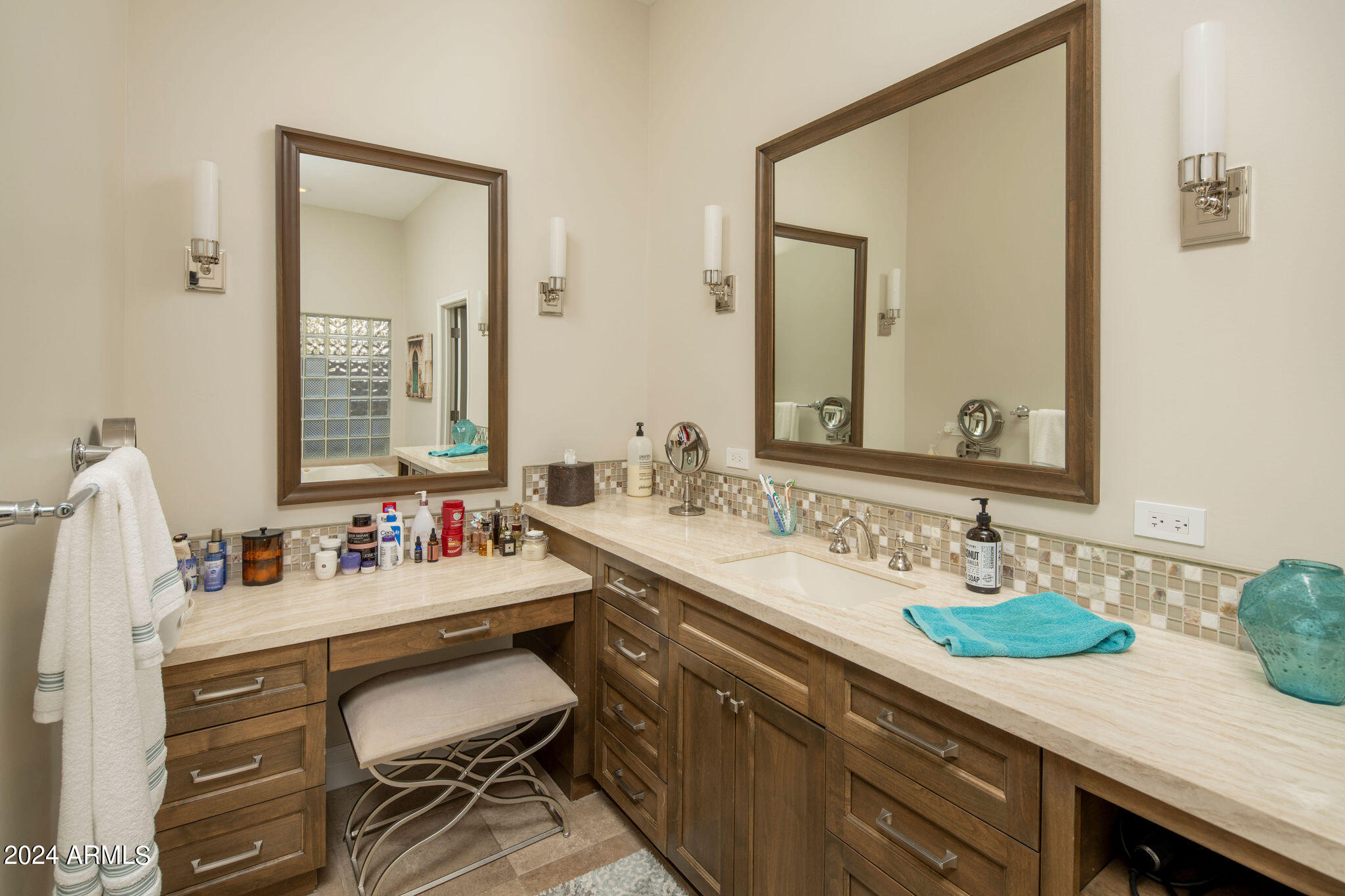 CAMELBACK COUNTRY ESTATES - Residential
