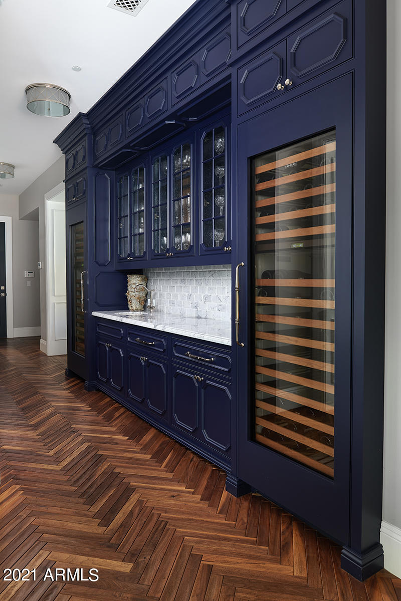 ROYAL PALM CIRCLE - Residential