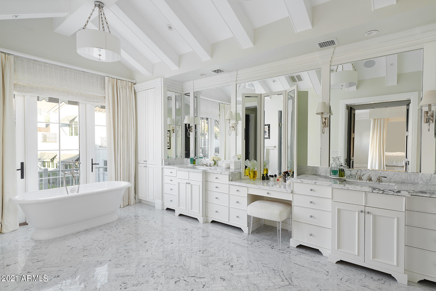 ROYAL PALM CIRCLE - Residential