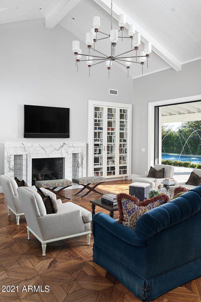 ROYAL PALM CIRCLE - Residential