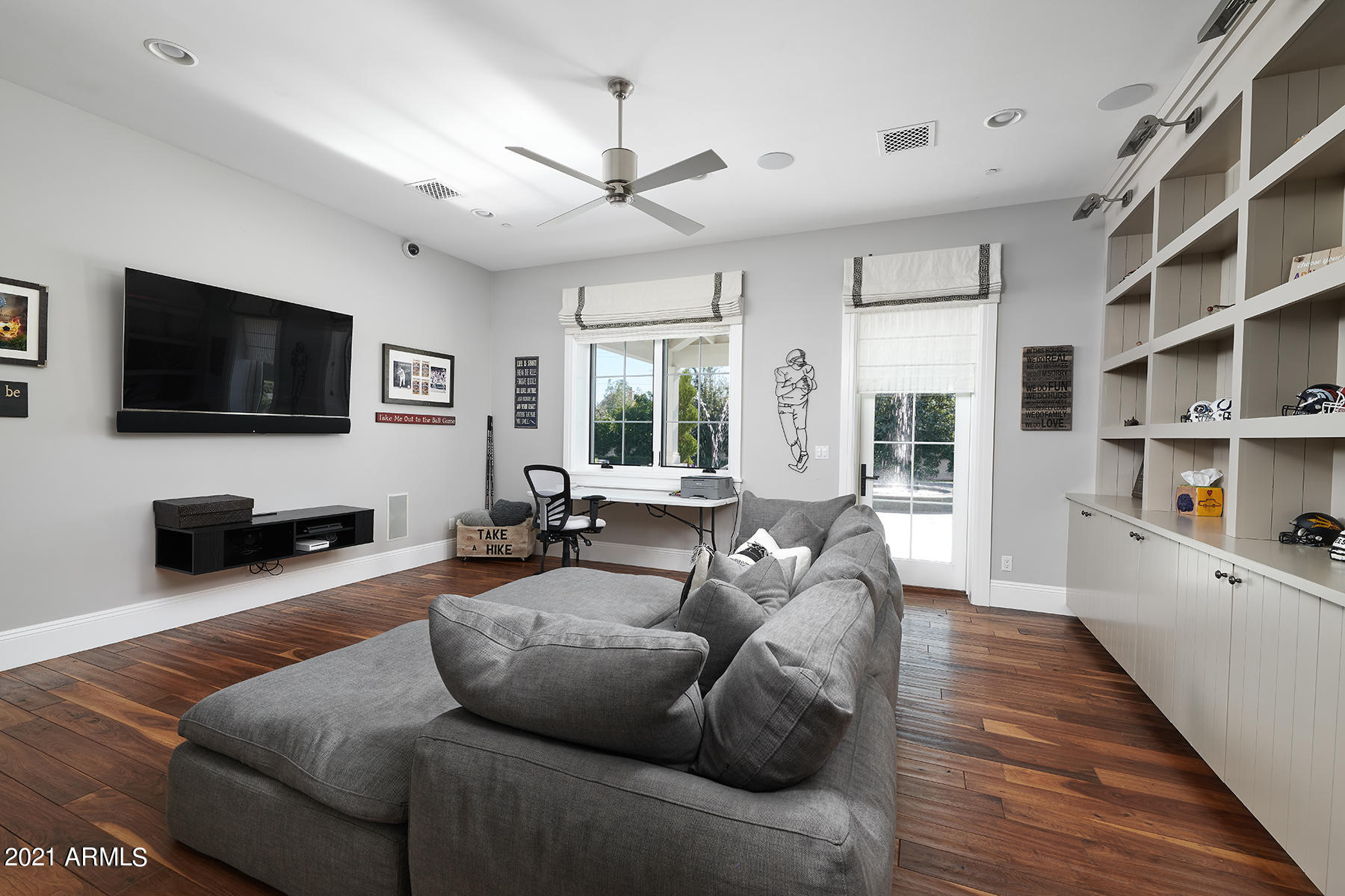 ROYAL PALM CIRCLE - Residential
