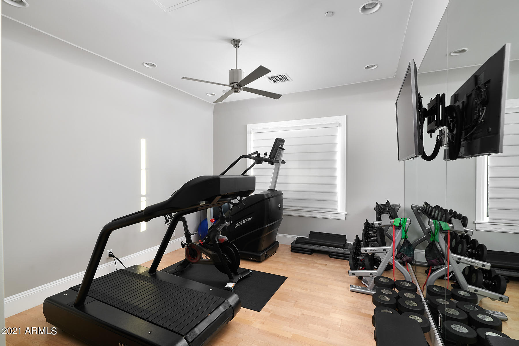 ROYAL PALM CIRCLE - Residential