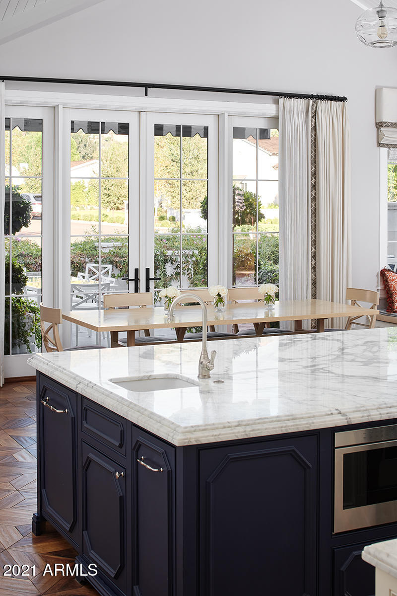 ROYAL PALM CIRCLE - Residential