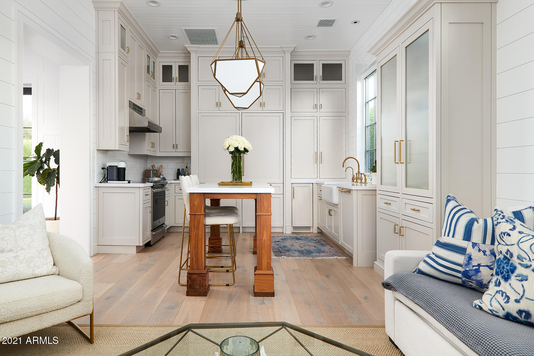 ROYAL PALM CIRCLE - Residential
