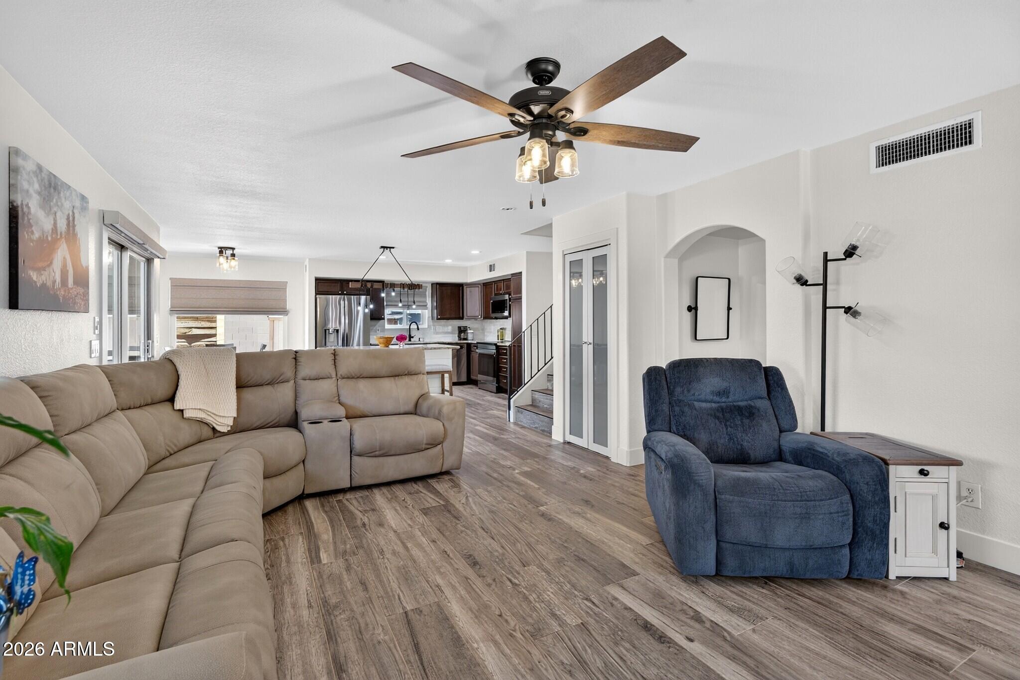 VAL VISTA - Residential