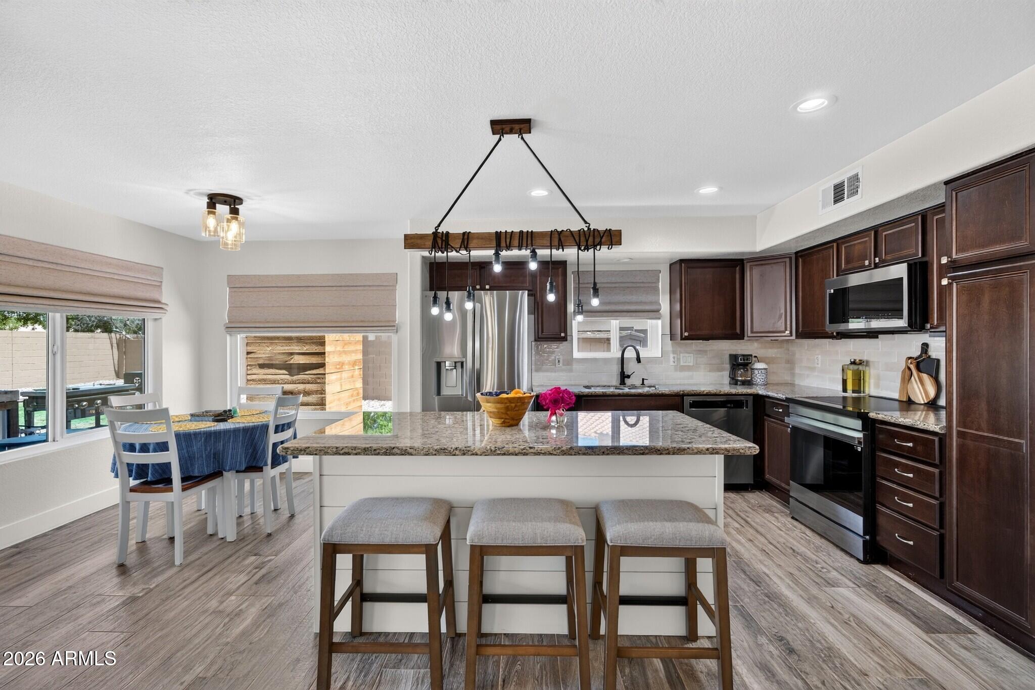 VAL VISTA - Residential