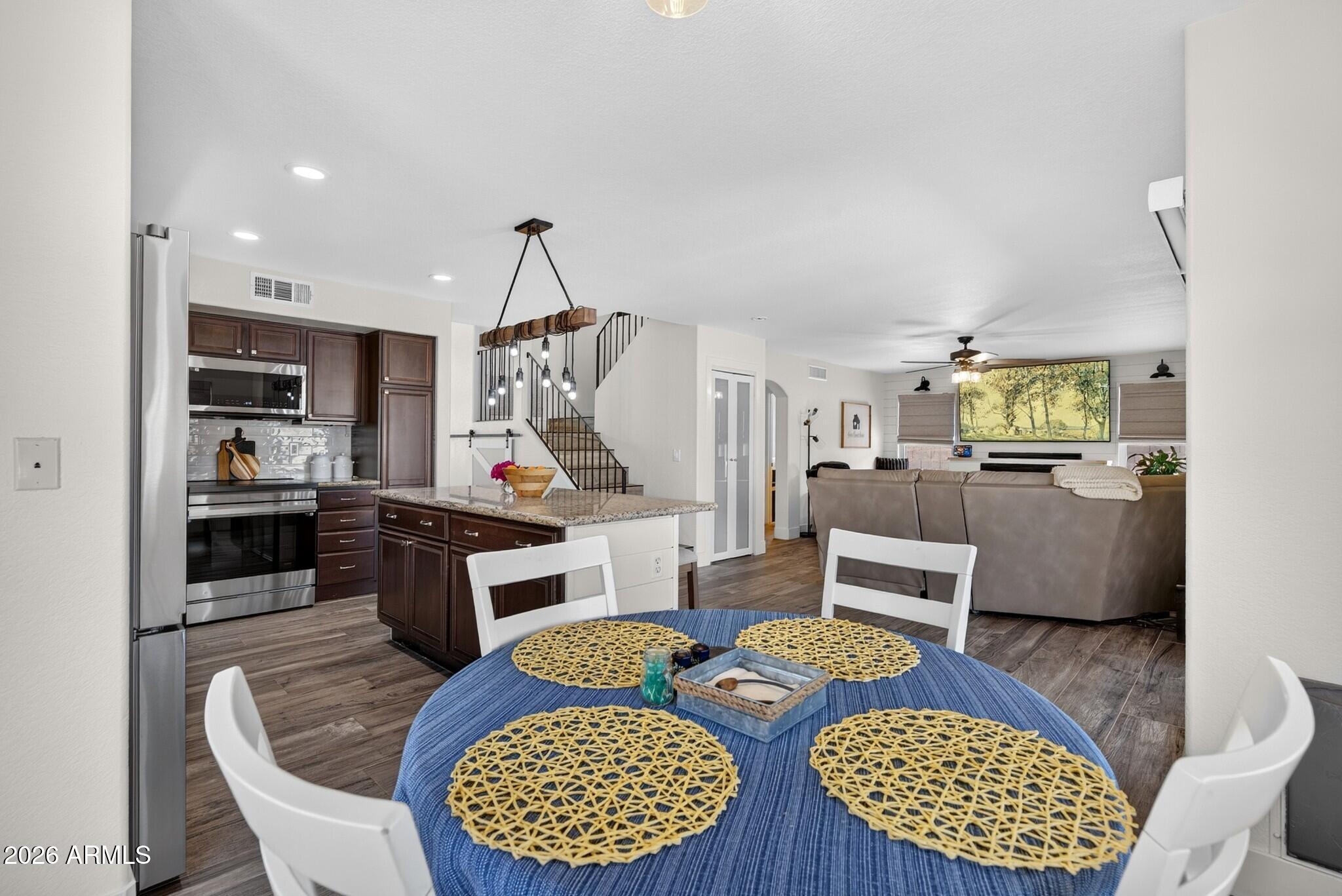VAL VISTA - Residential