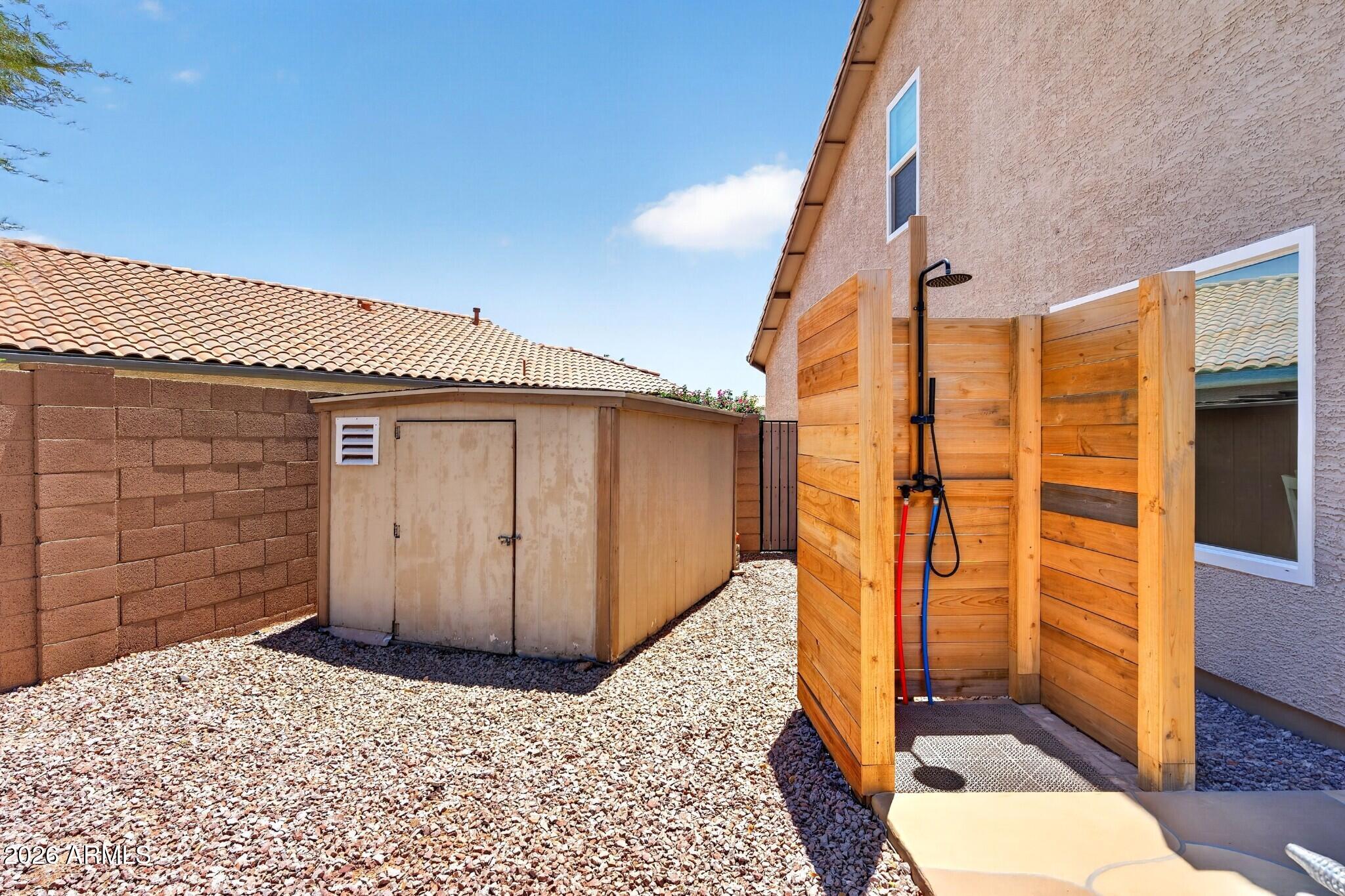 VAL VISTA - Residential