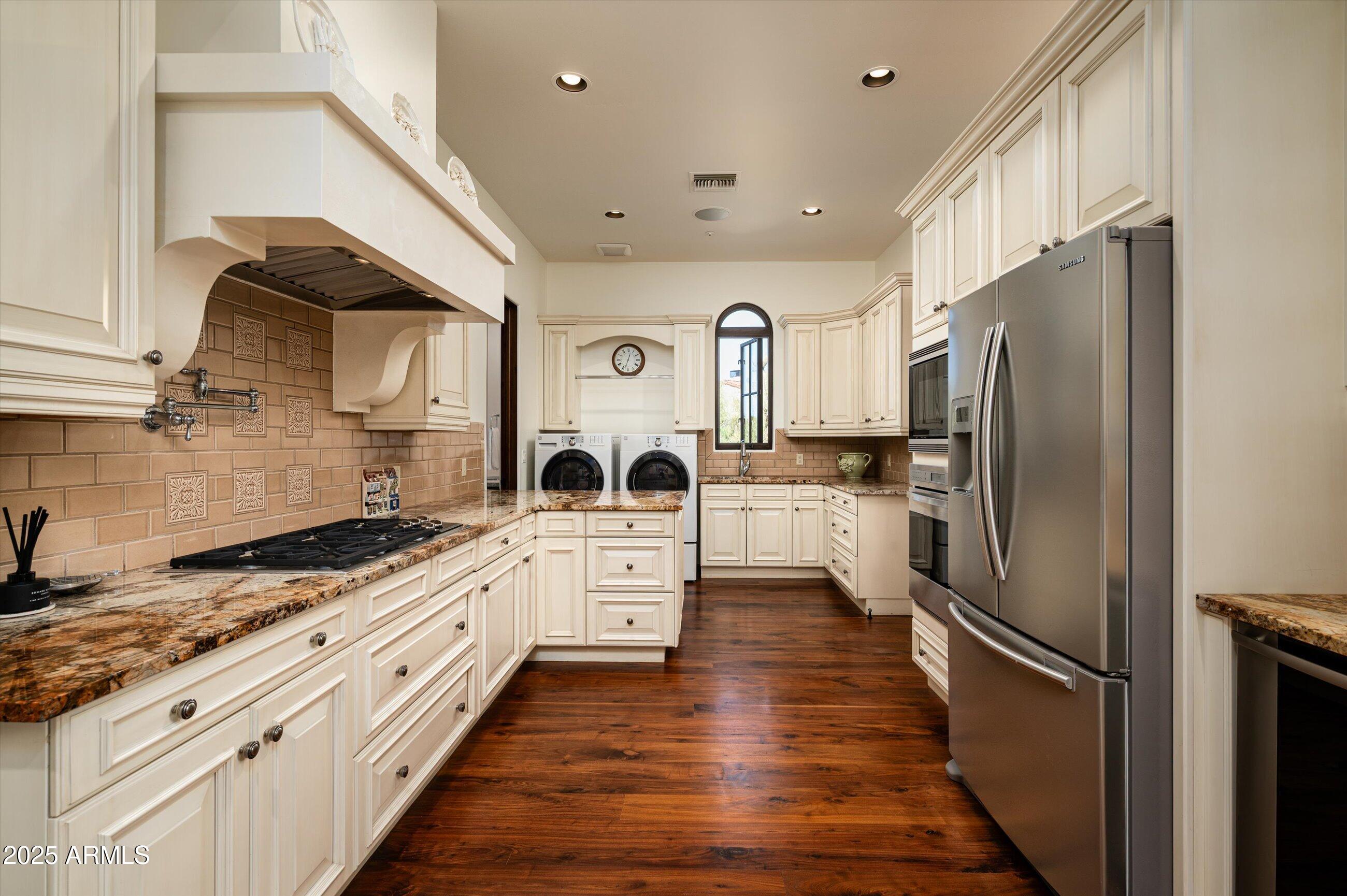 ESTANCIA - Residential