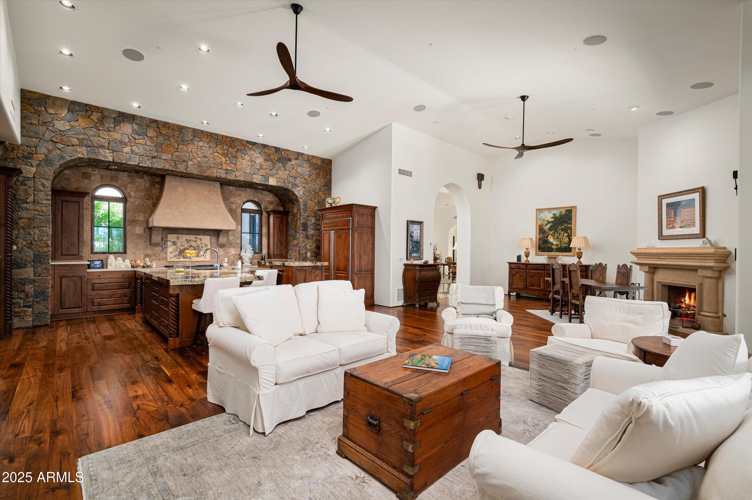 ESTANCIA - Residential