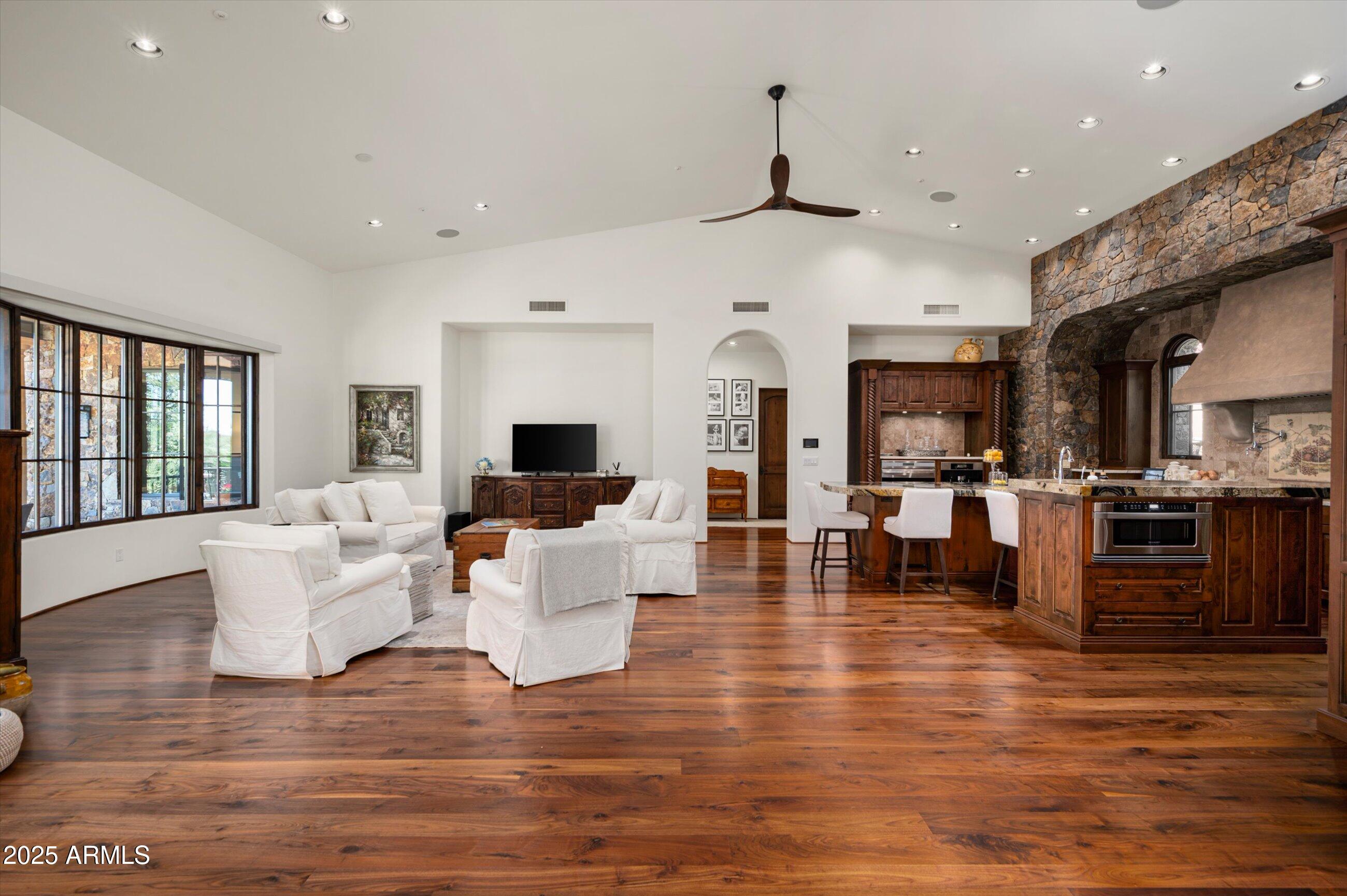 ESTANCIA - Residential