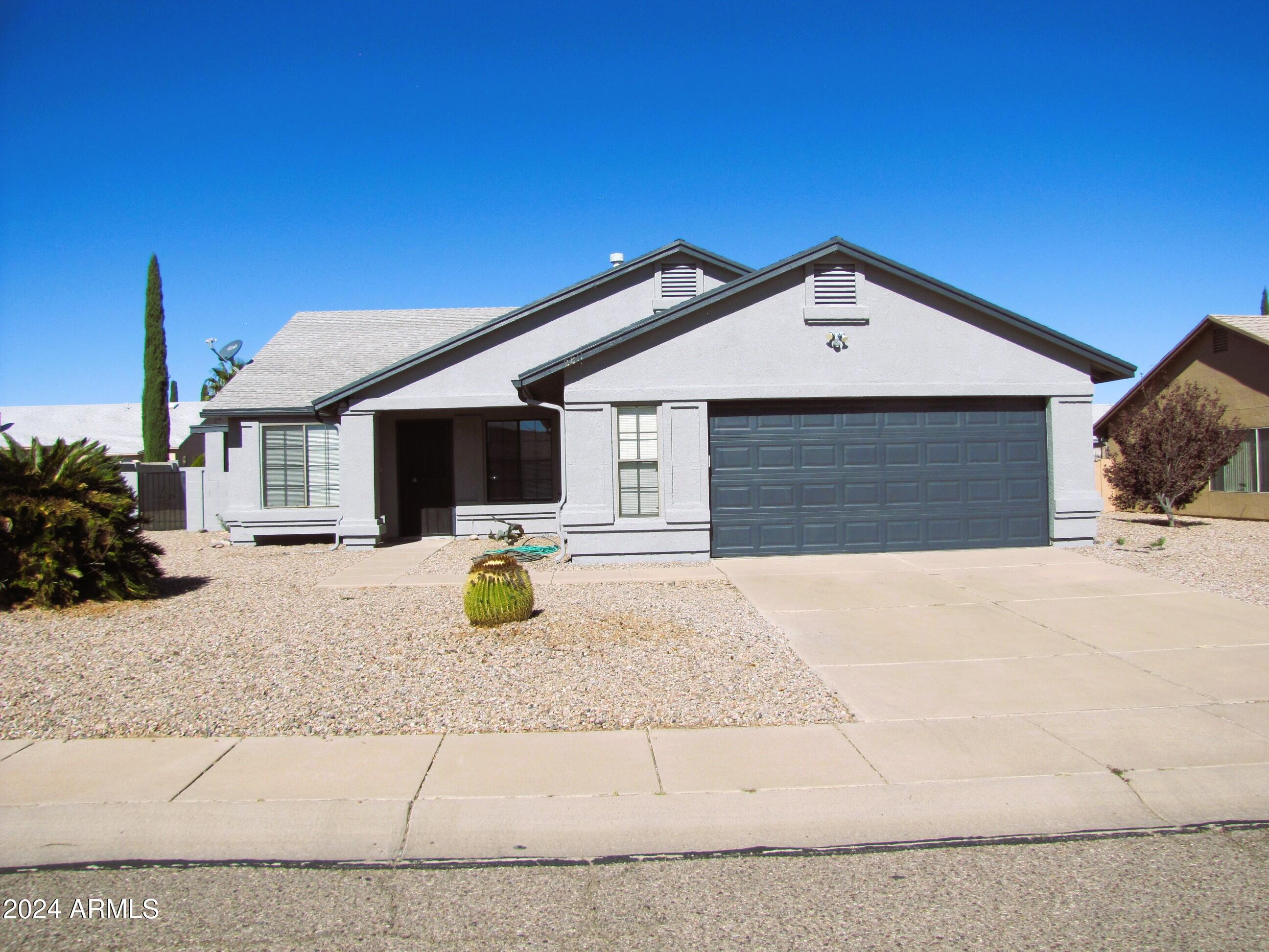 This well-maintained, 4BR/2BA/2CG, 1718 sq.ft., home is centrally located in Sierra Vista, AZ minutes from Ft. Huachuca, shopping, Huachuca Mountain Elementary and Canyon Vista Medical Center. The open floor plan includes 2 living areas, central A/C, modern appliances and a large back yard.