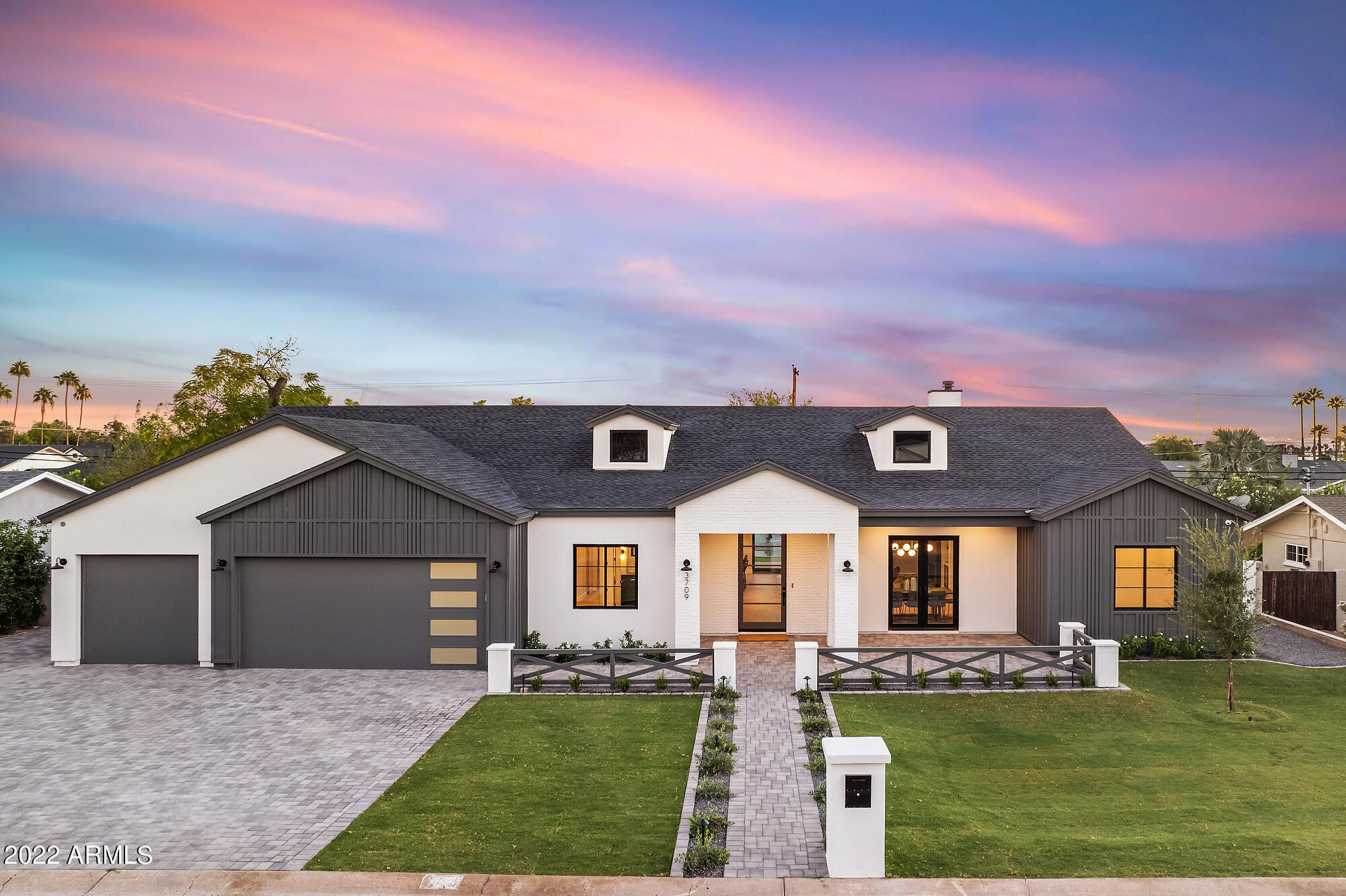 CAMELBACK VILLA - Residential