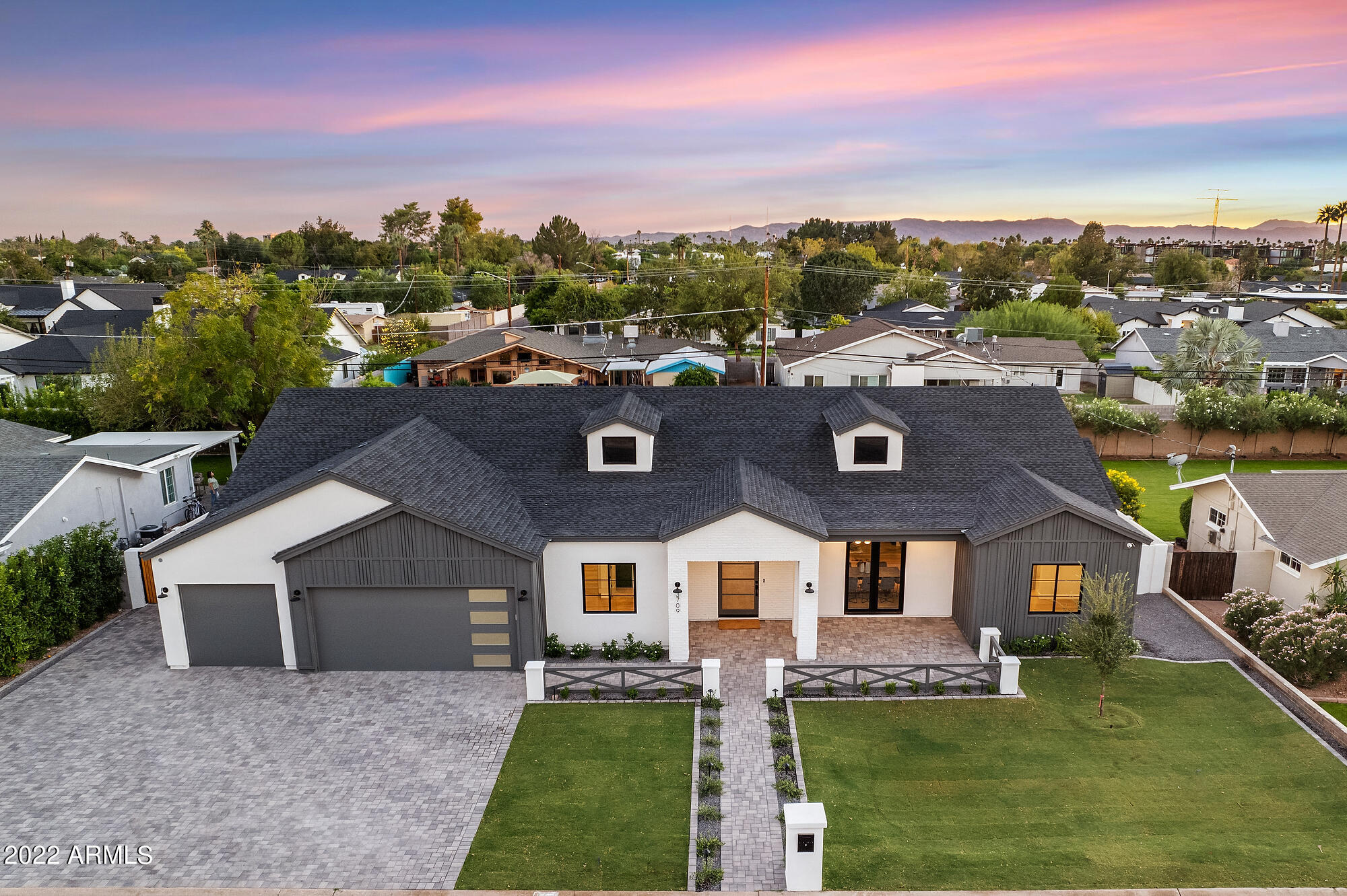 CAMELBACK VILLA - Residential