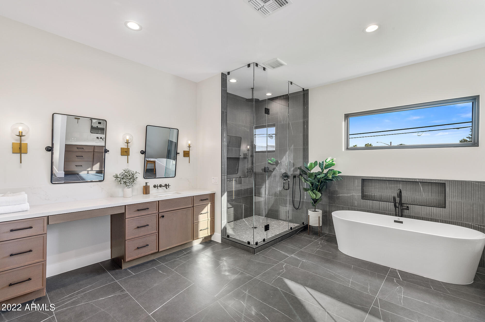 CAMELBACK VILLA - Residential