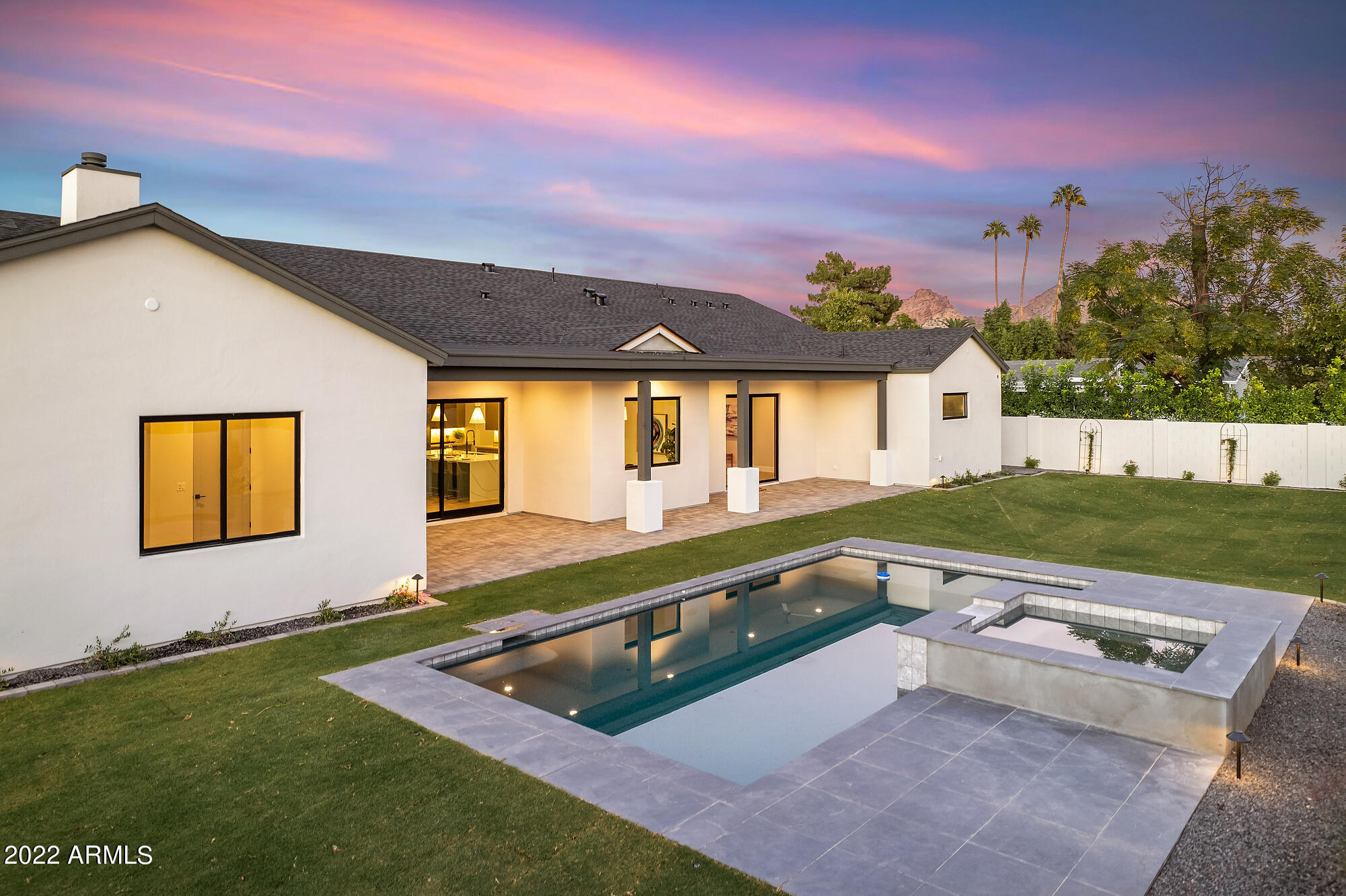 CAMELBACK VILLA - Residential