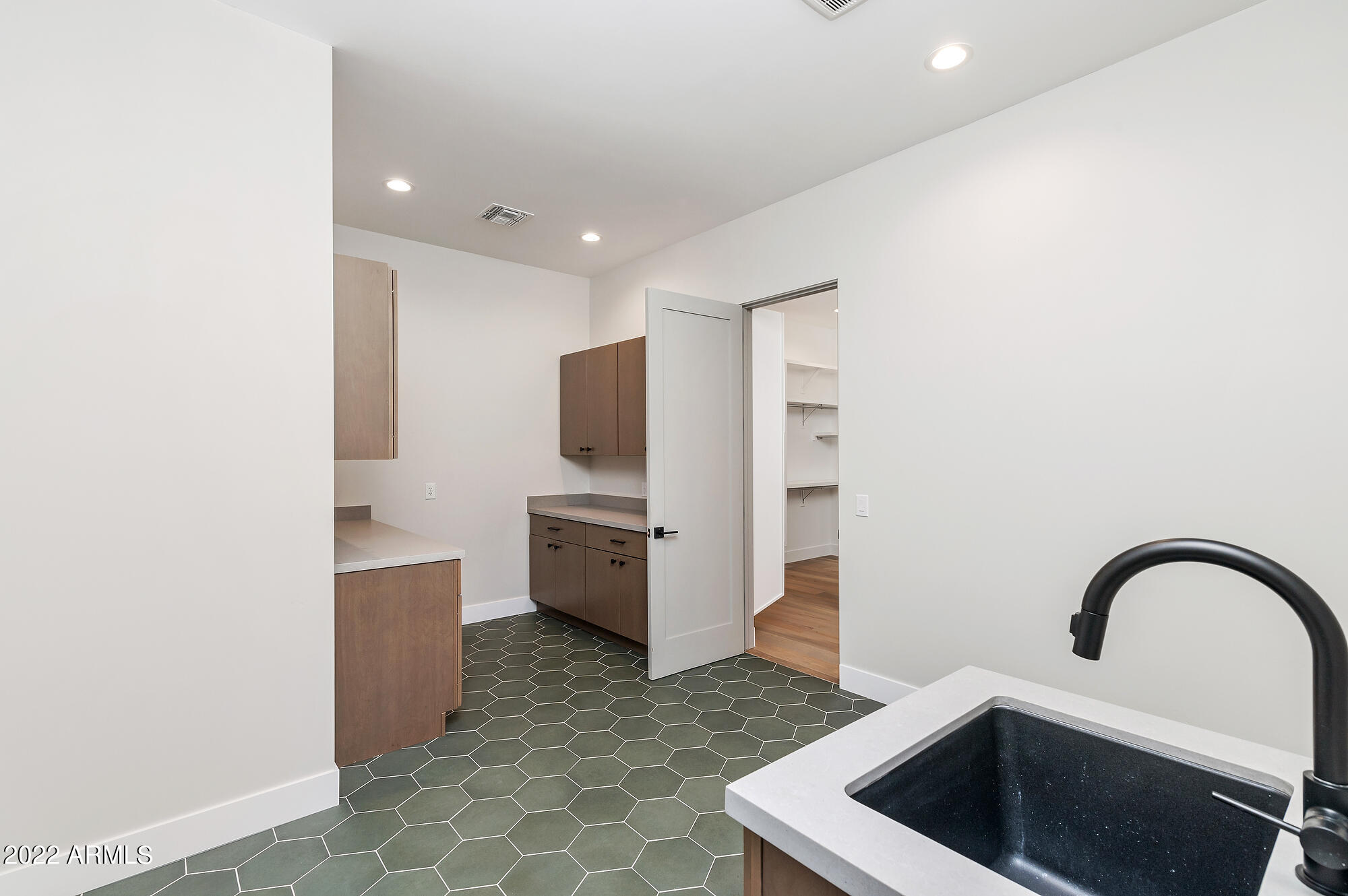 CAMELBACK VILLA - Residential