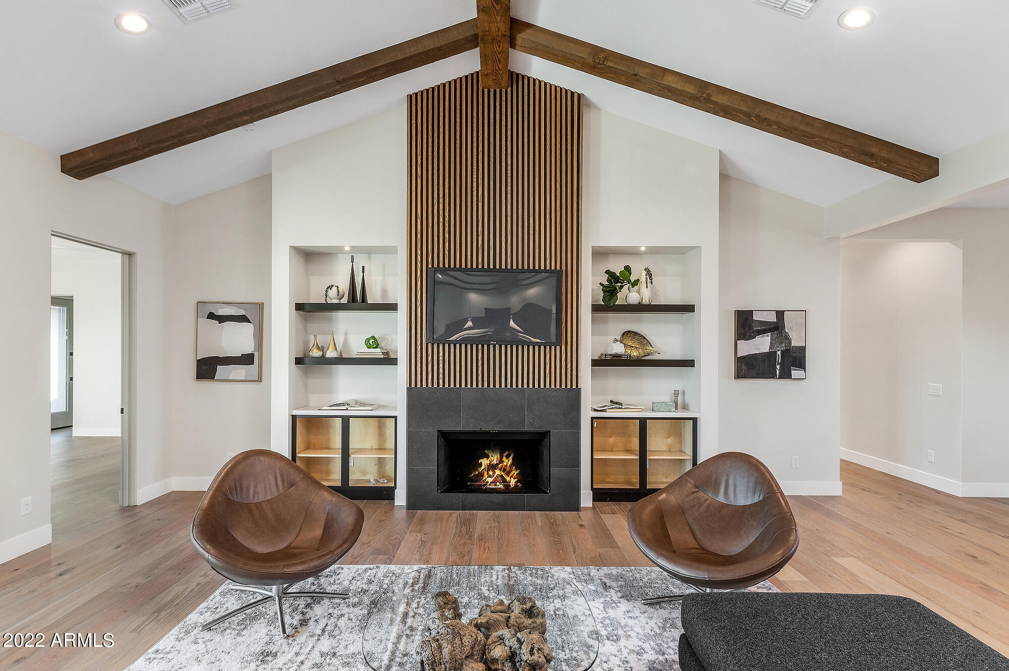 CAMELBACK VILLA - Residential