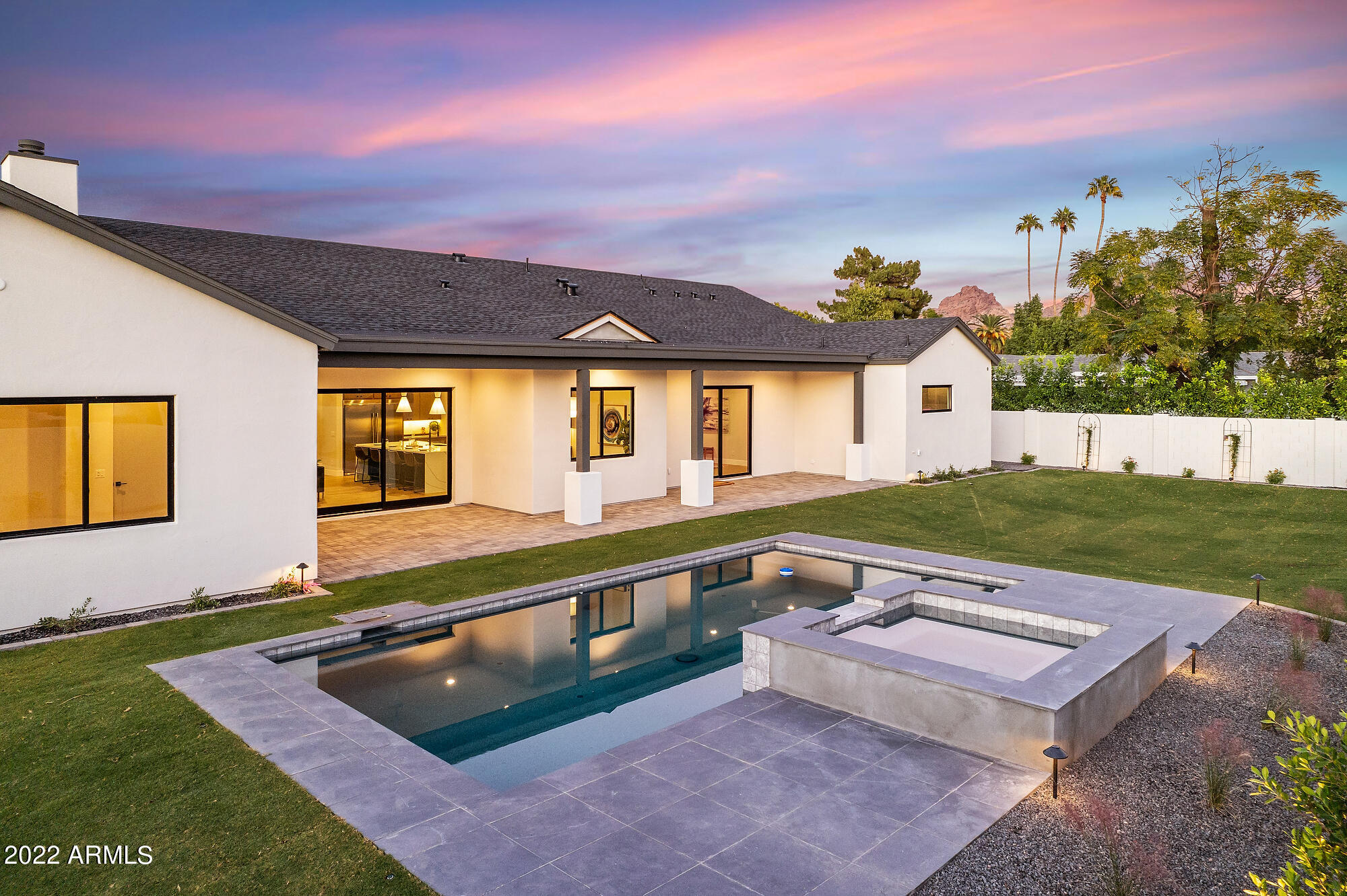 CAMELBACK VILLA - Residential