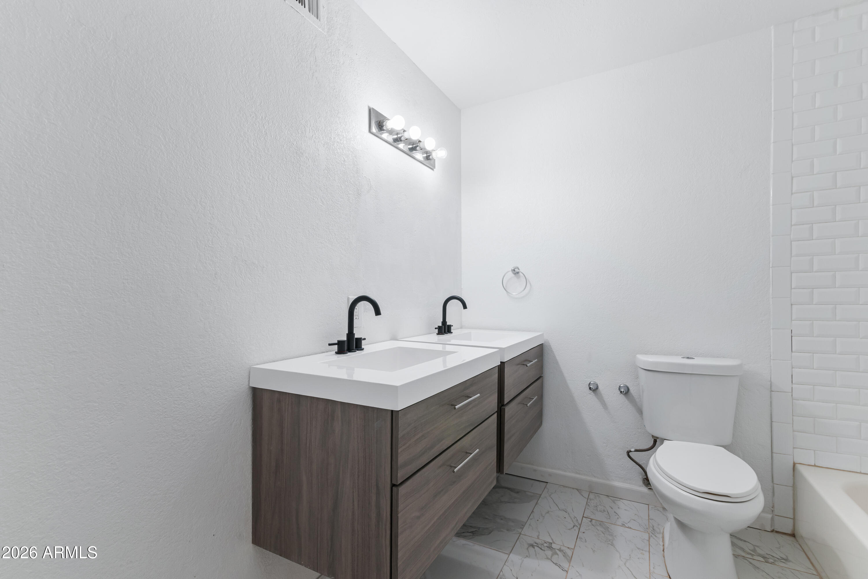 COLONY BY THE GREENS - Residential