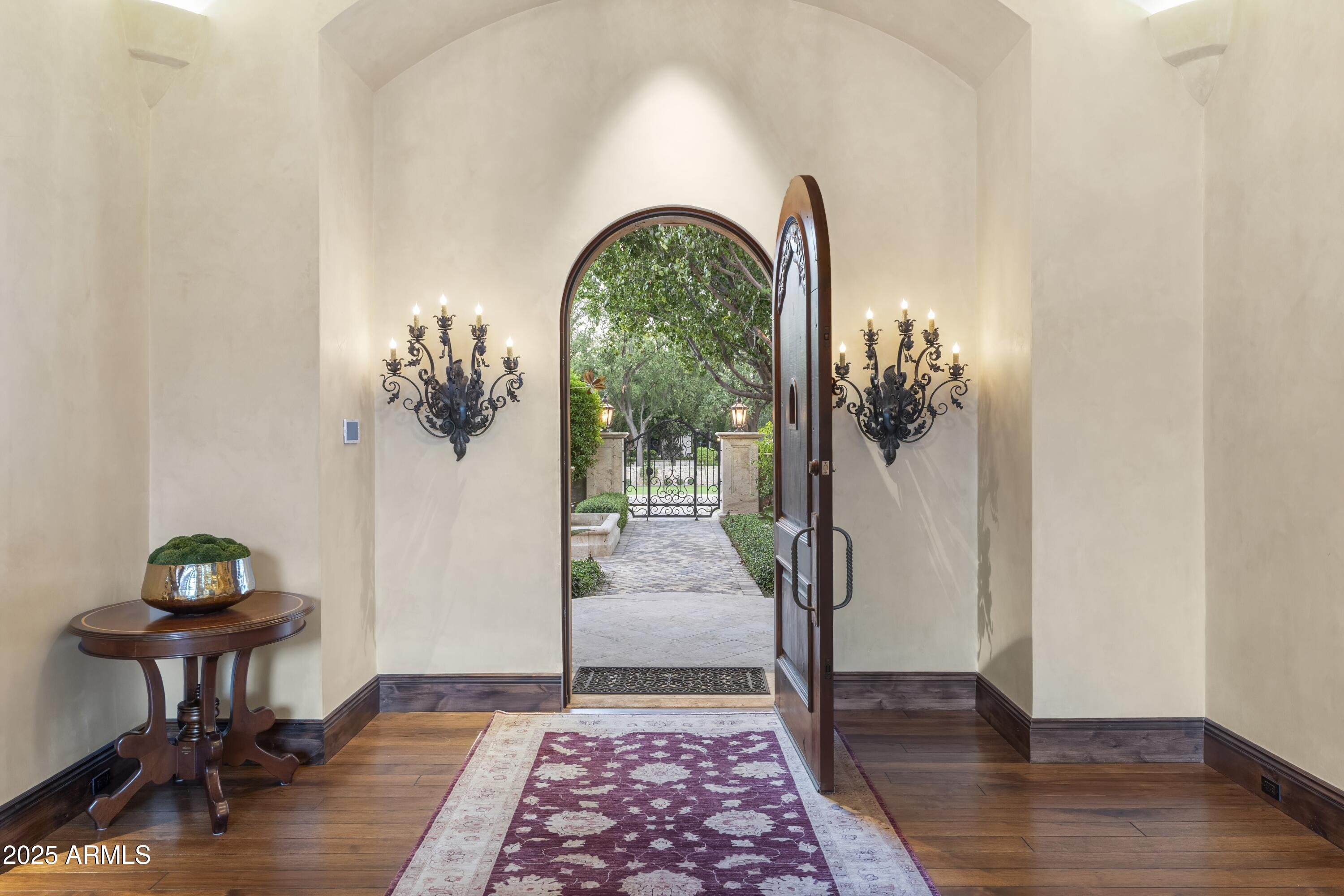 ARCADIA MANORS - Residential