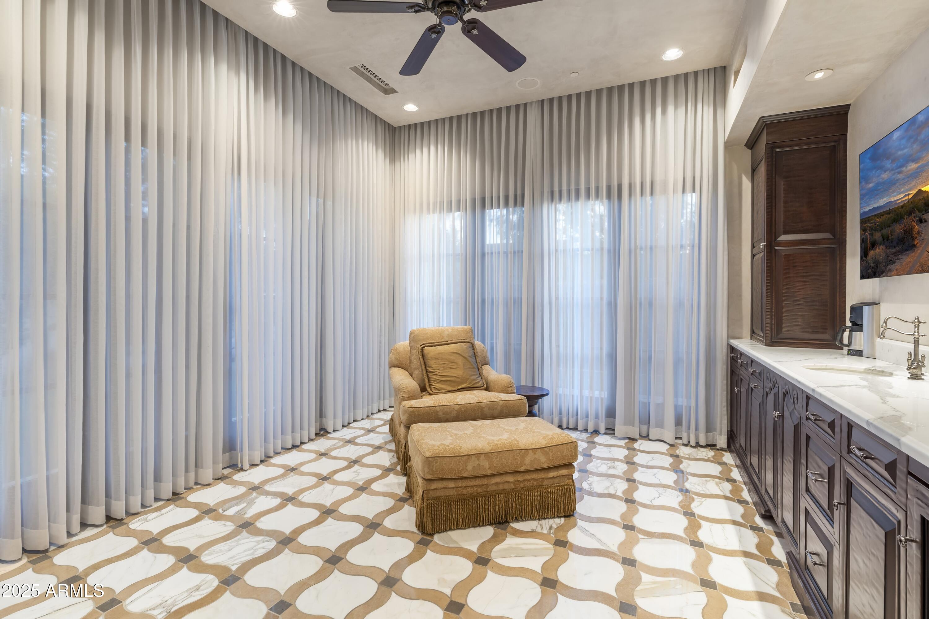 ARCADIA MANORS - Residential