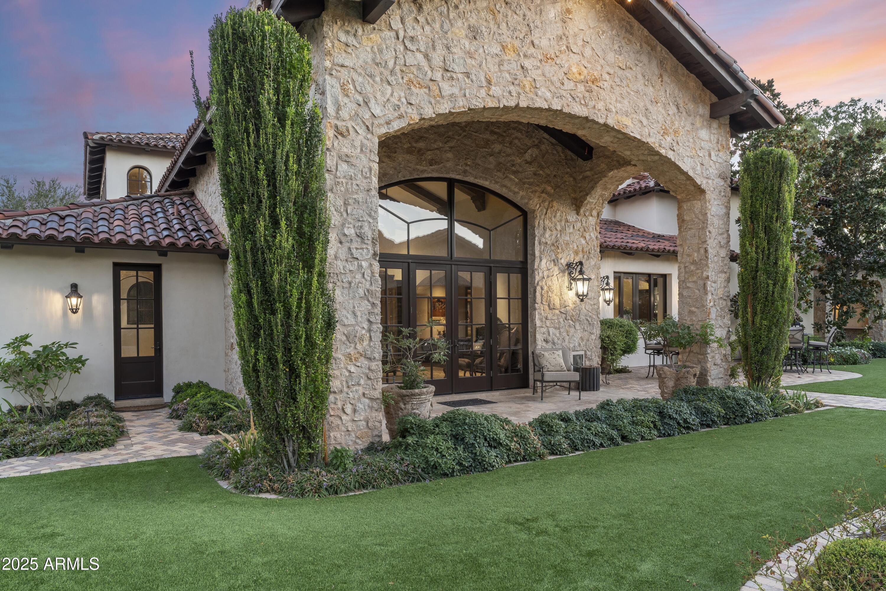 ARCADIA MANORS - Residential